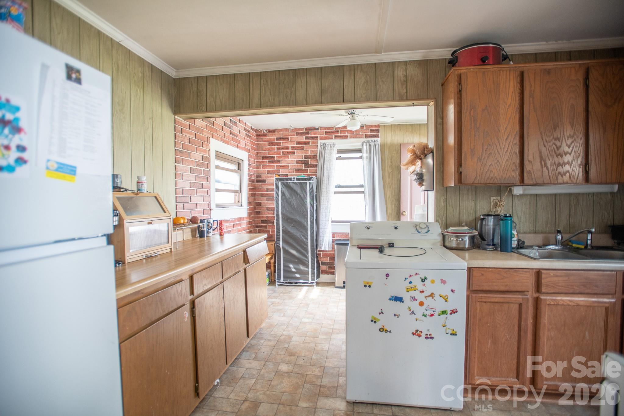 400 Summit Avenue — Spruce Pine