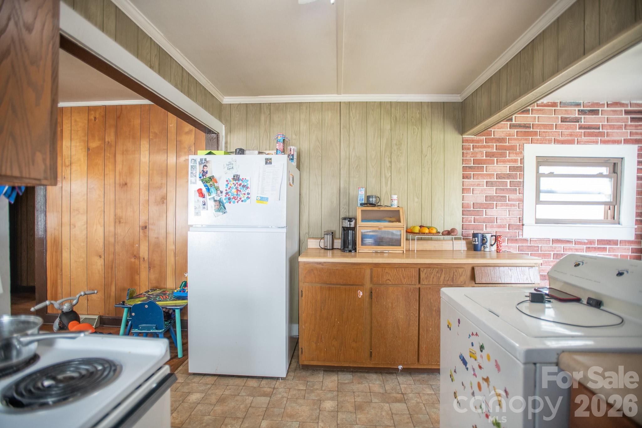 400 Summit Avenue — Spruce Pine