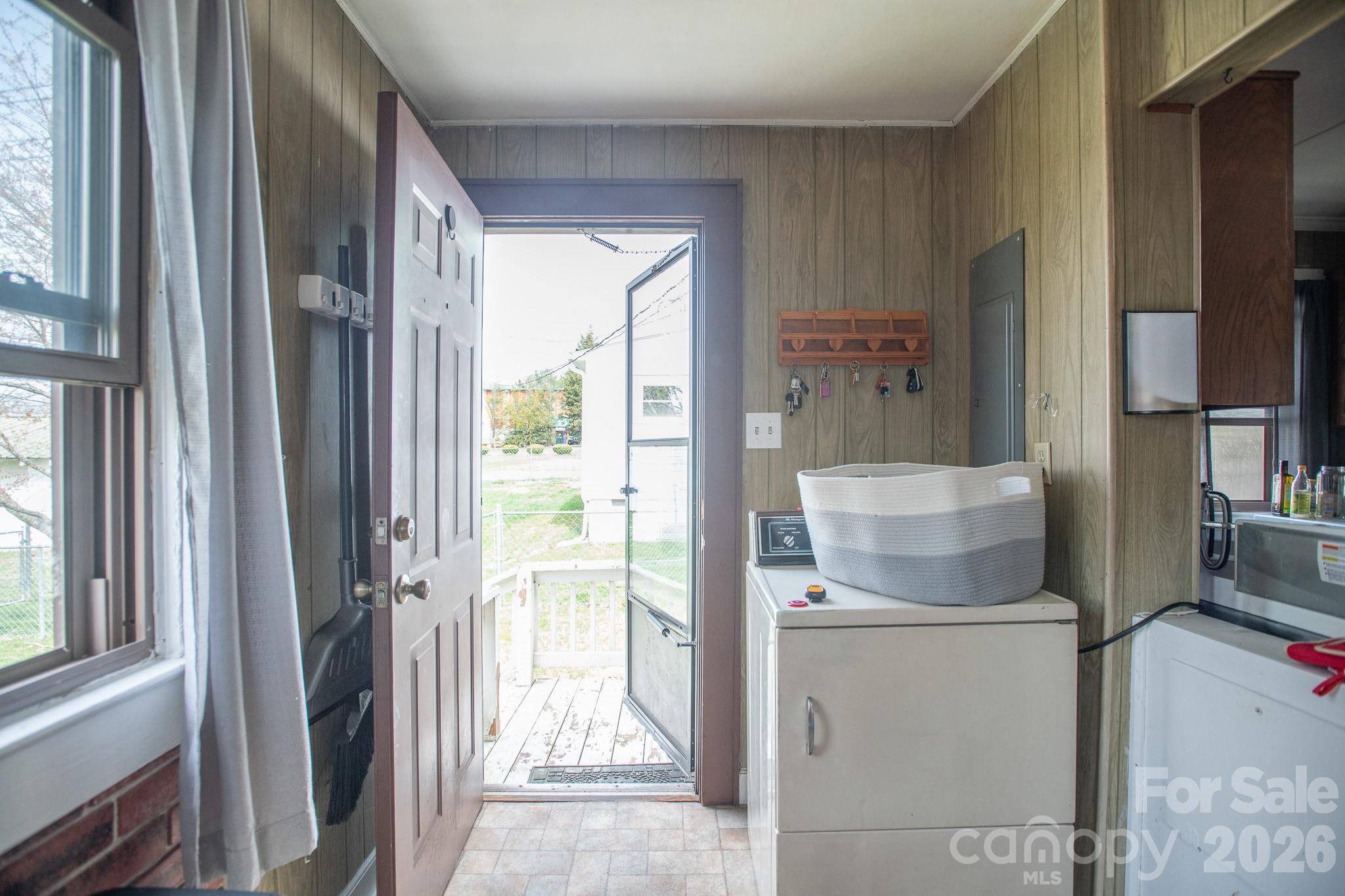 400 Summit Avenue — Spruce Pine