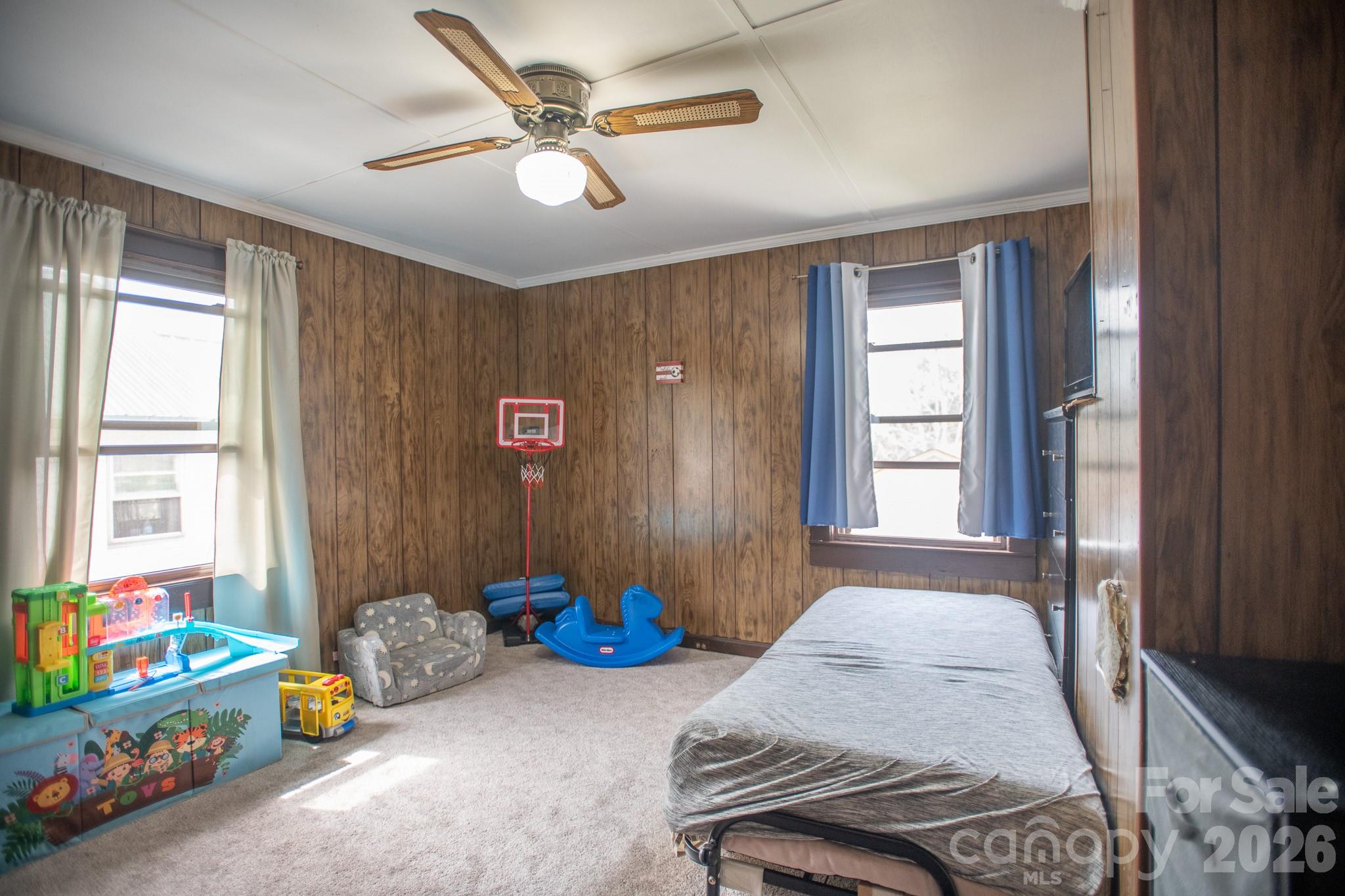 400 Summit Avenue — Spruce Pine