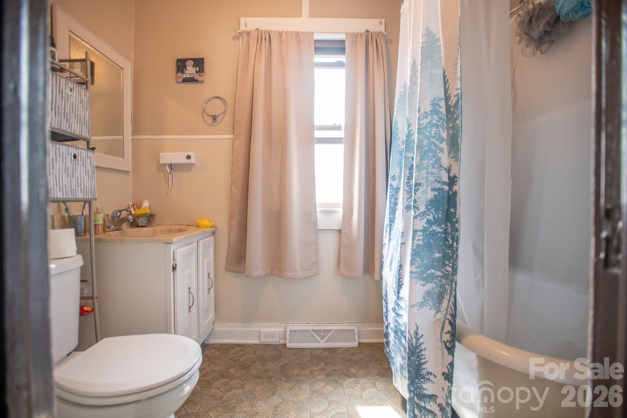 400 Summit Avenue — Spruce Pine
