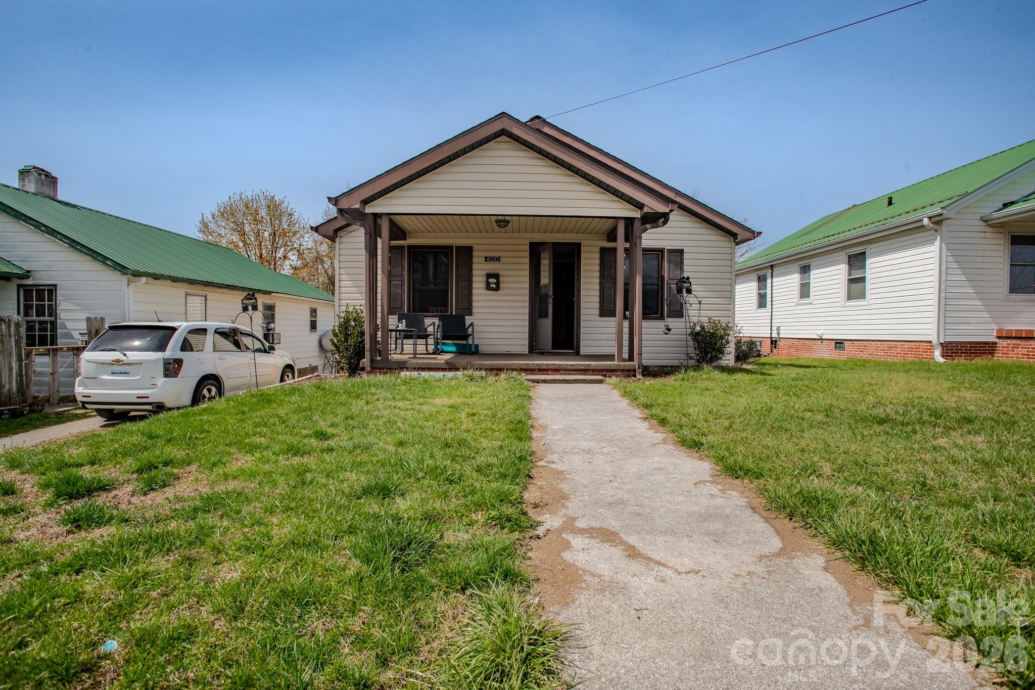 400 Summit Avenue — Spruce Pine
