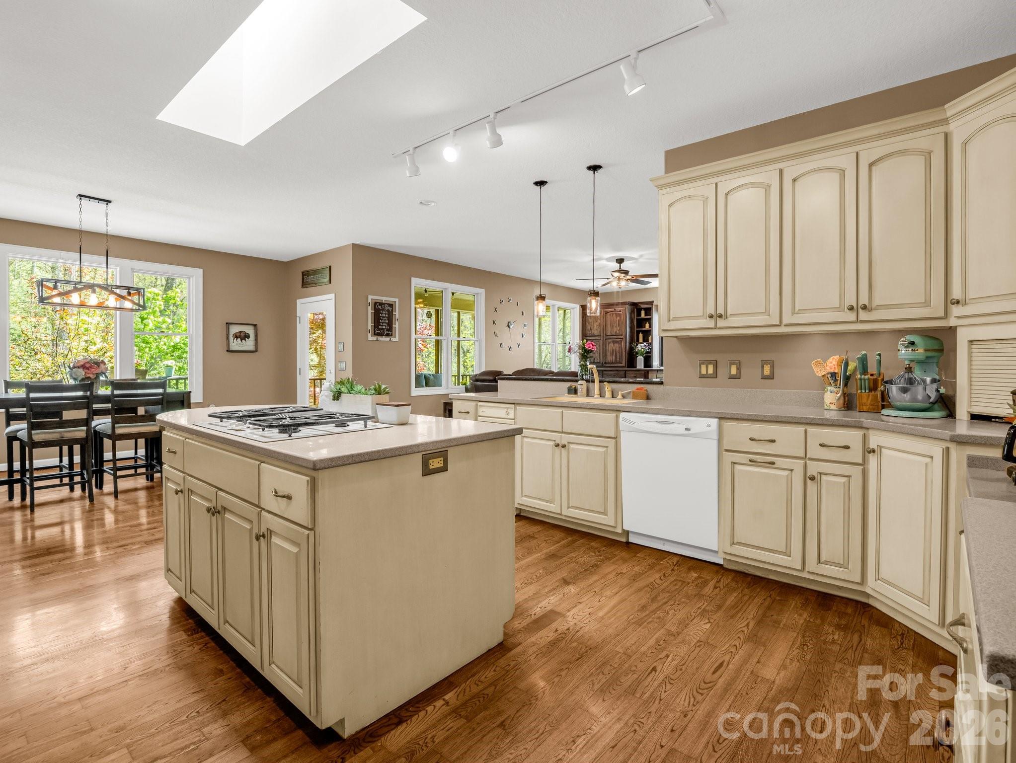 1424 Wolfpen Road — Old Fort