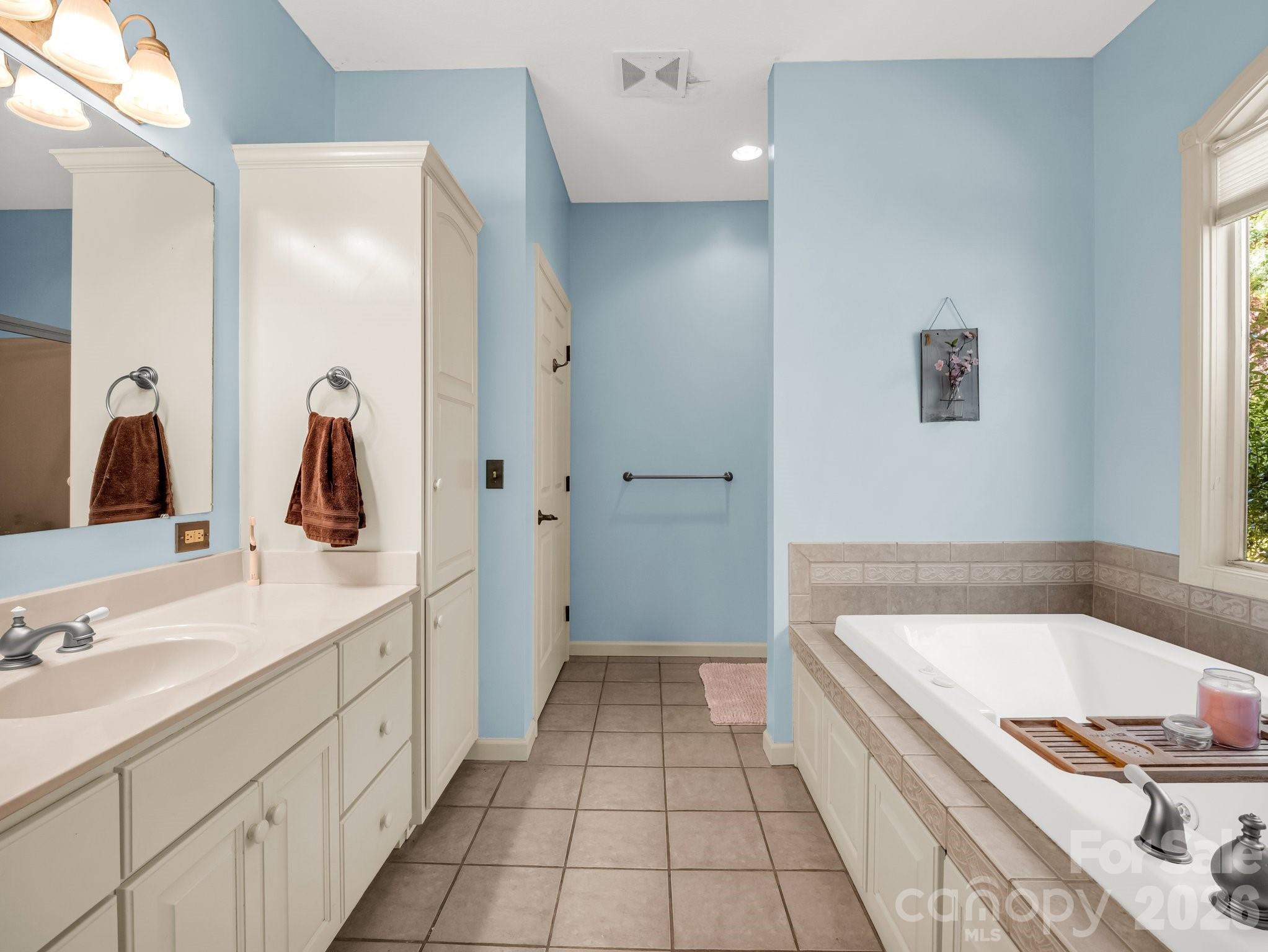 1424 Wolfpen Road — Old Fort