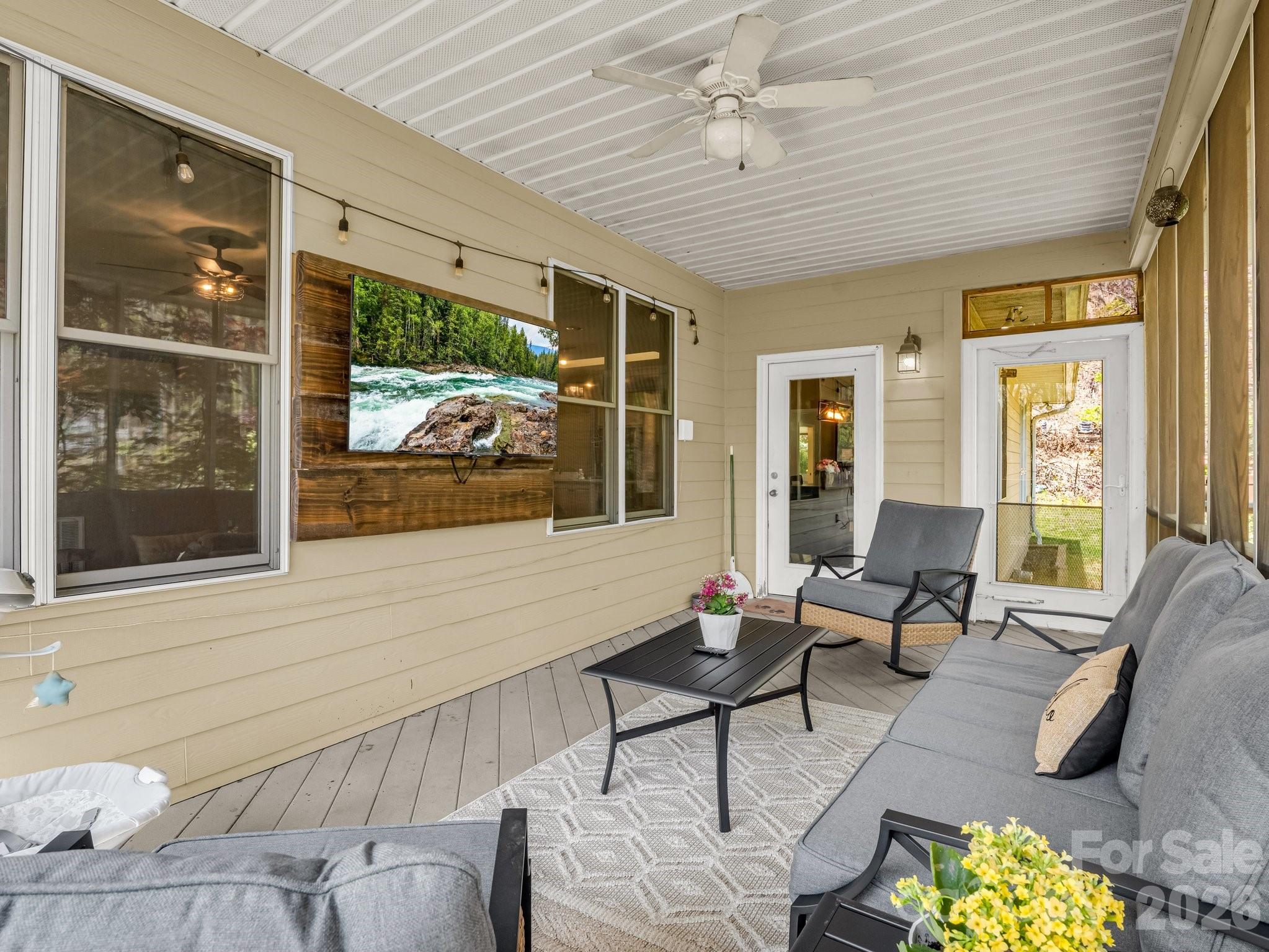 1424 Wolfpen Road — Old Fort