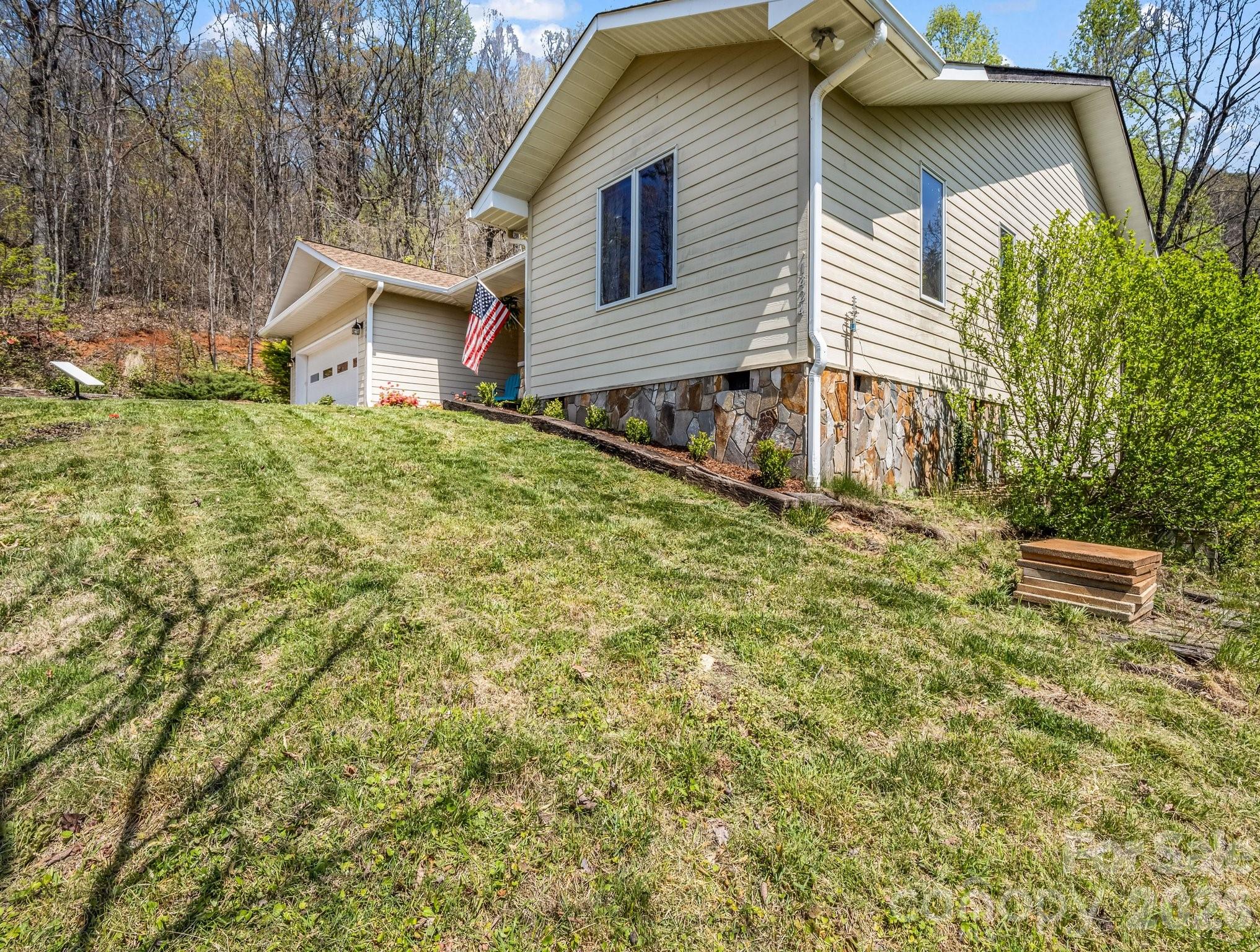 1424 Wolfpen Road — Old Fort
