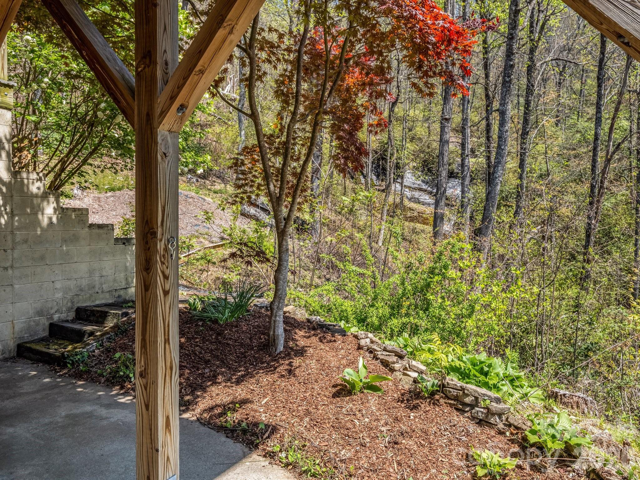 1424 Wolfpen Road — Old Fort