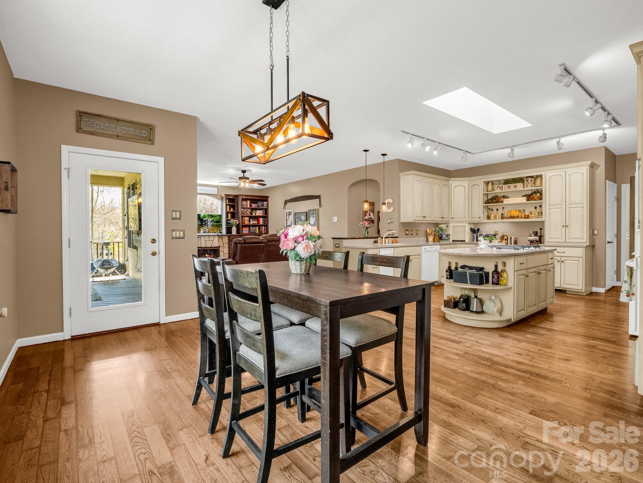 1424 Wolfpen Road — Old Fort