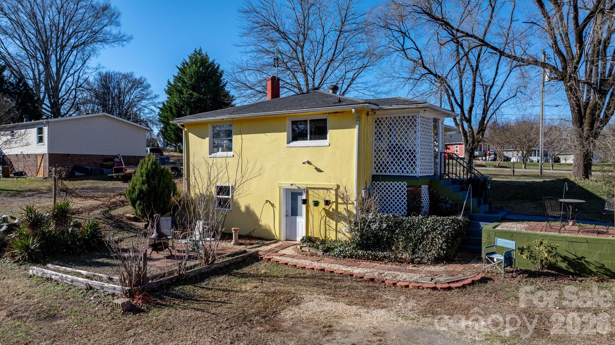 3358 Falling Creek Road — Hickory
