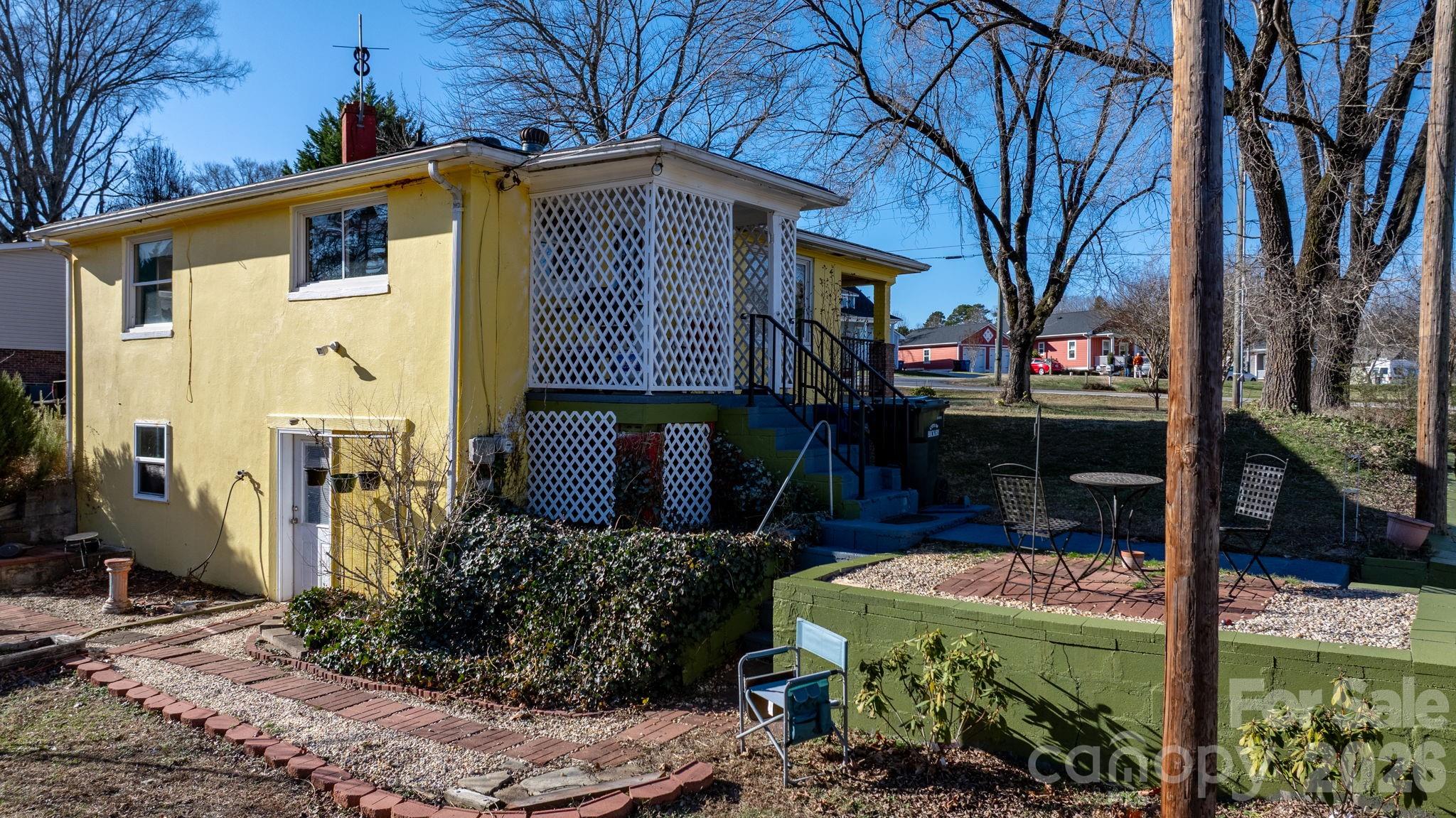 3358 Falling Creek Road — Hickory