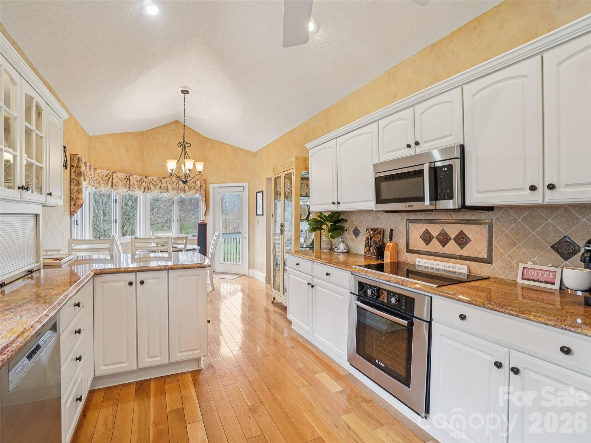 38 Highland Pointe Drive — Weaverville