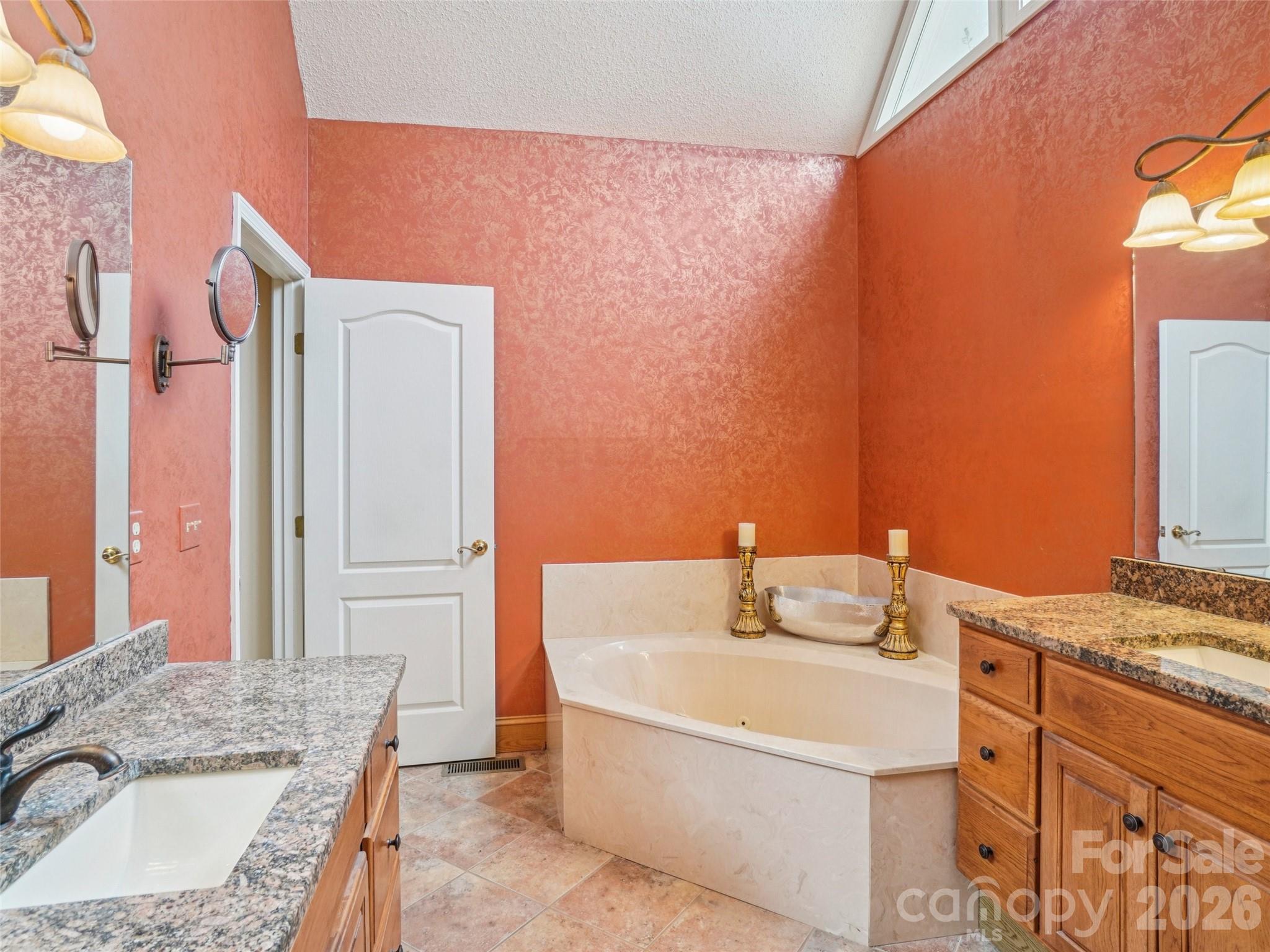 38 Highland Pointe Drive — Weaverville