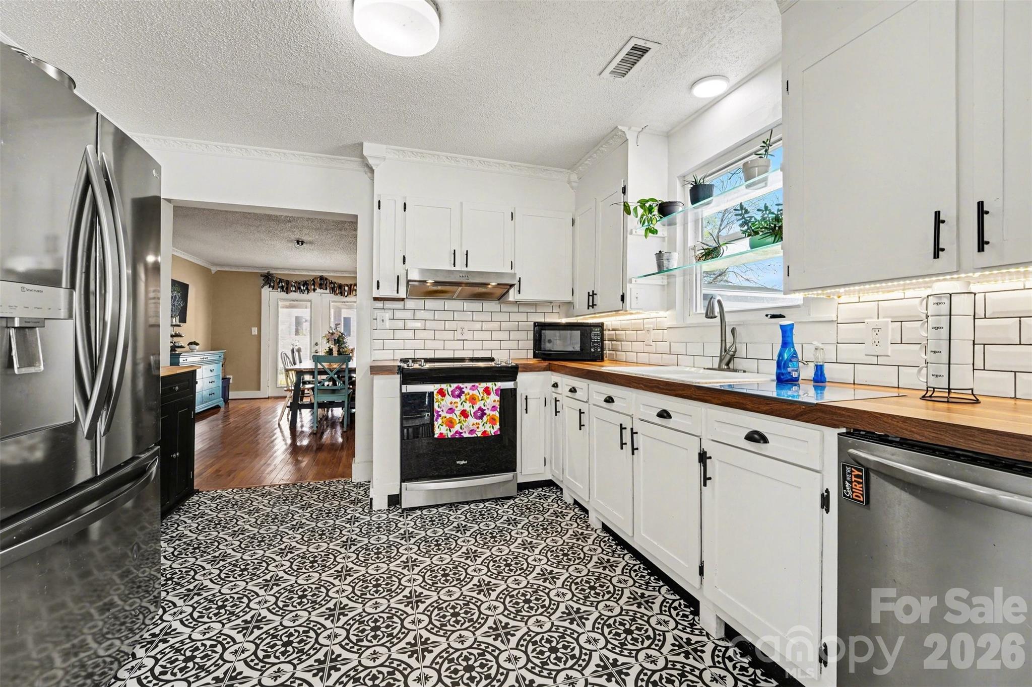 613 Salisbury Street — China Grove