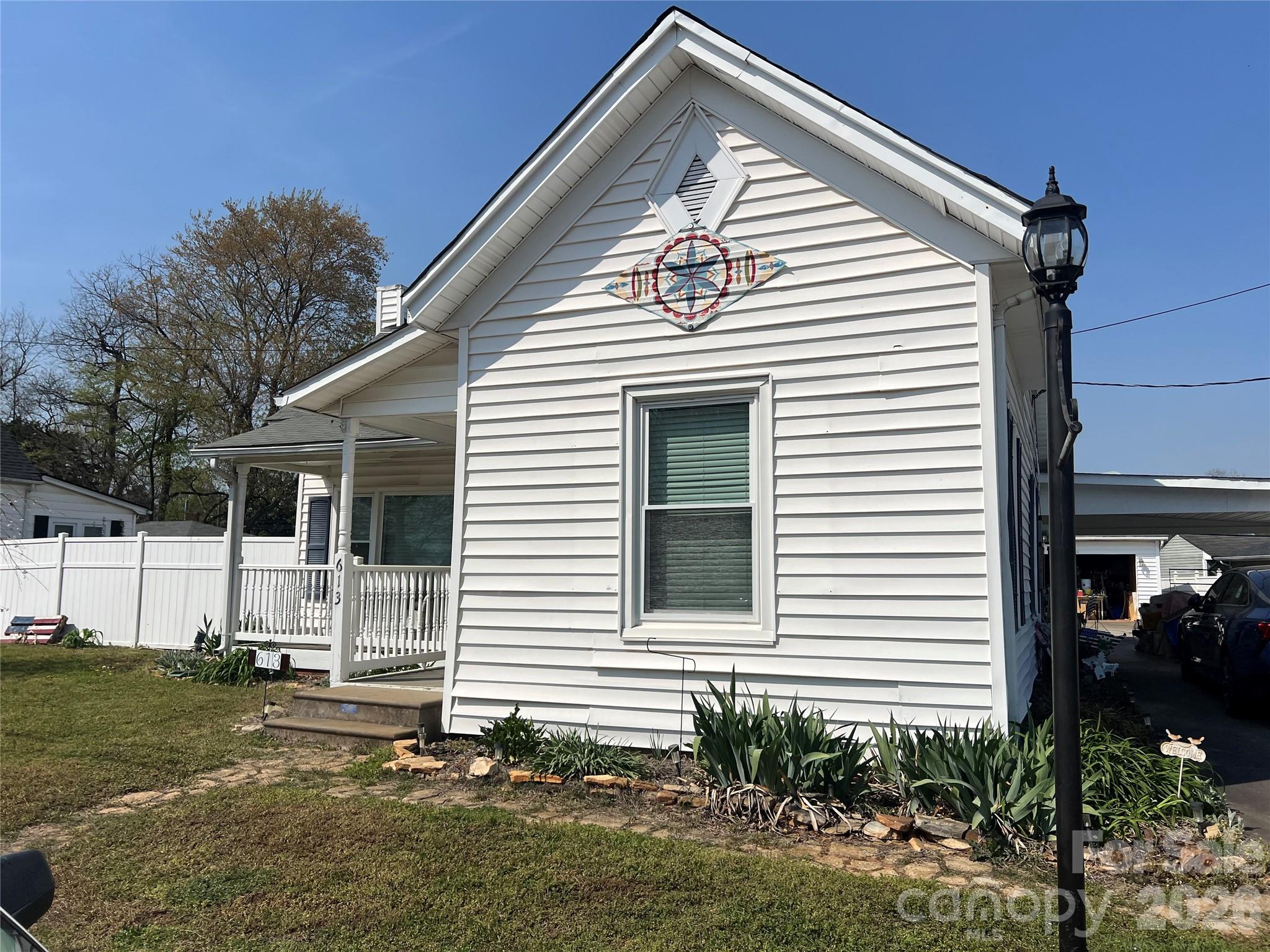613 Salisbury Street — China Grove