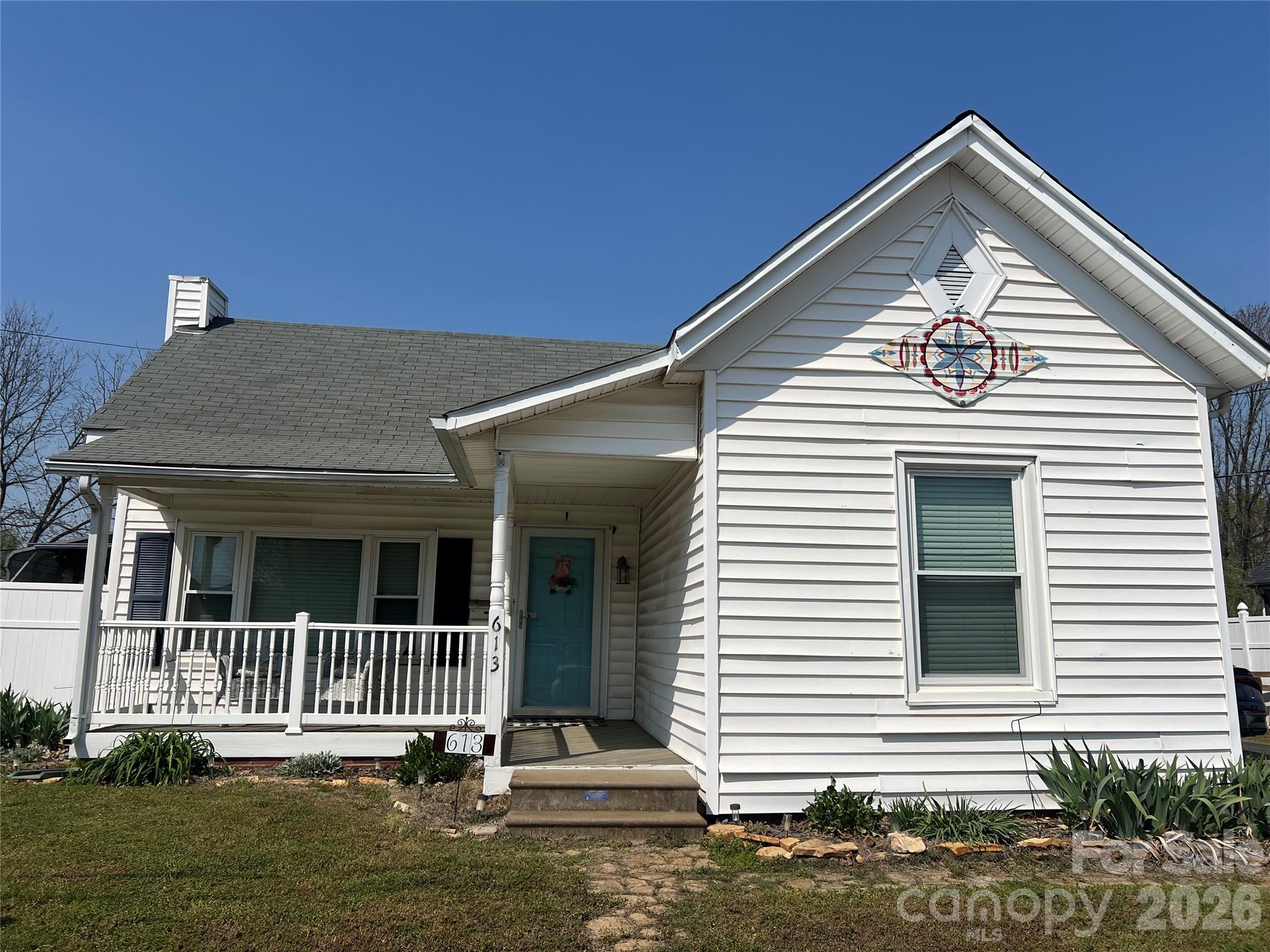 613 Salisbury Street — China Grove