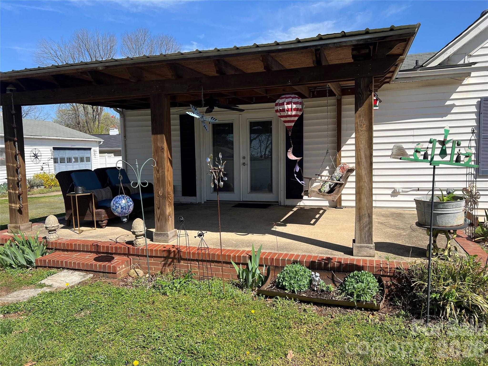 613 Salisbury Street — China Grove