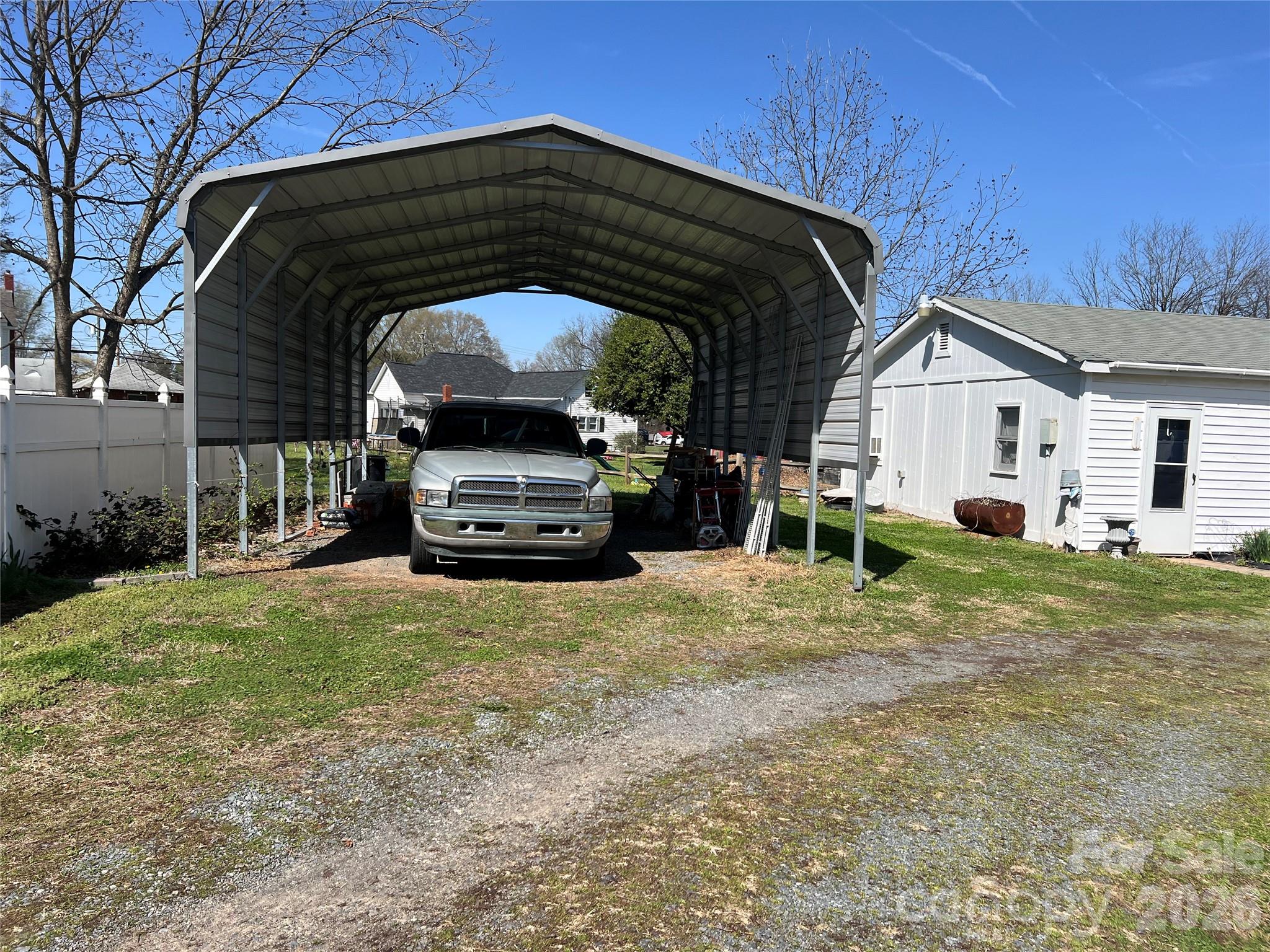 613 Salisbury Street — China Grove