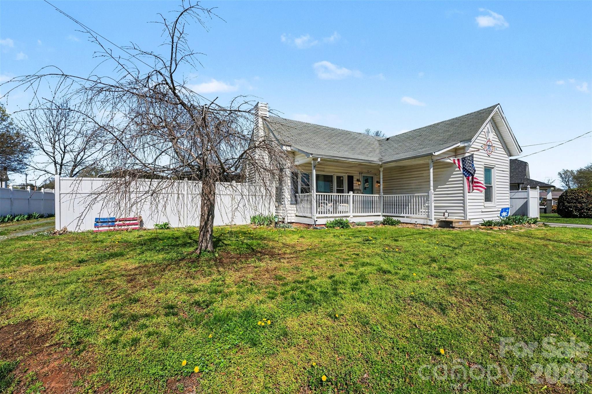 613 Salisbury Street — China Grove