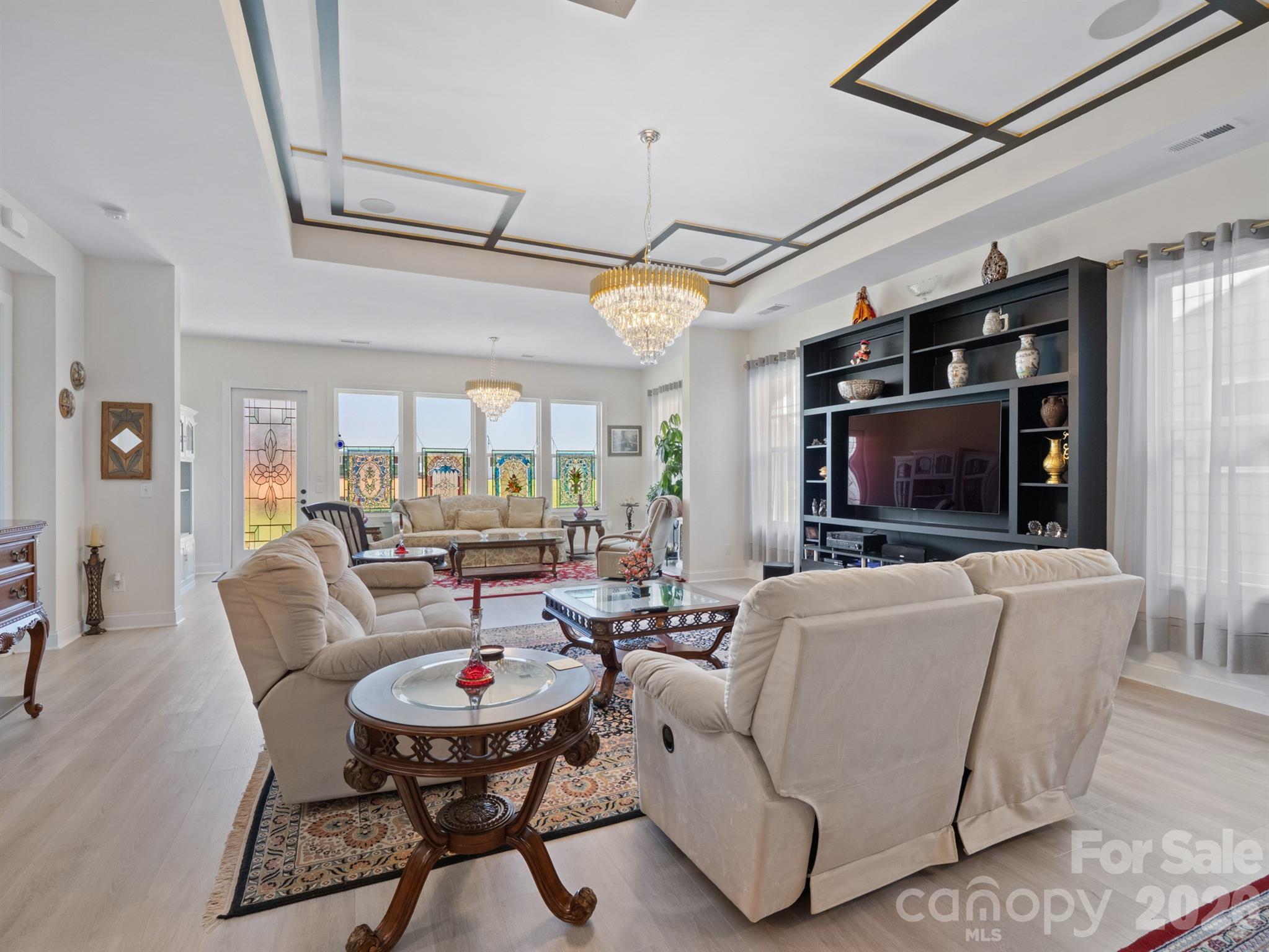 6015 Waldorf Avenue — Monroe