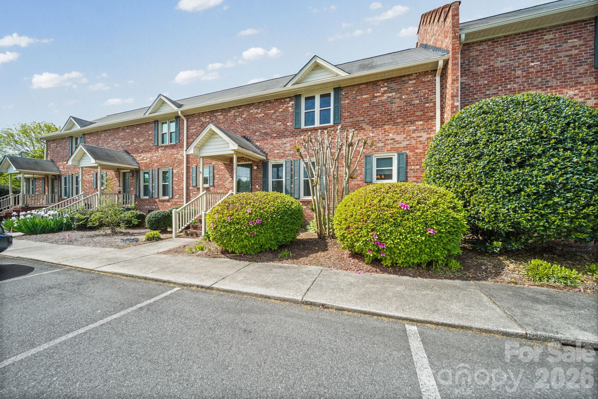 1160 SE Crestmont Drive — Concord