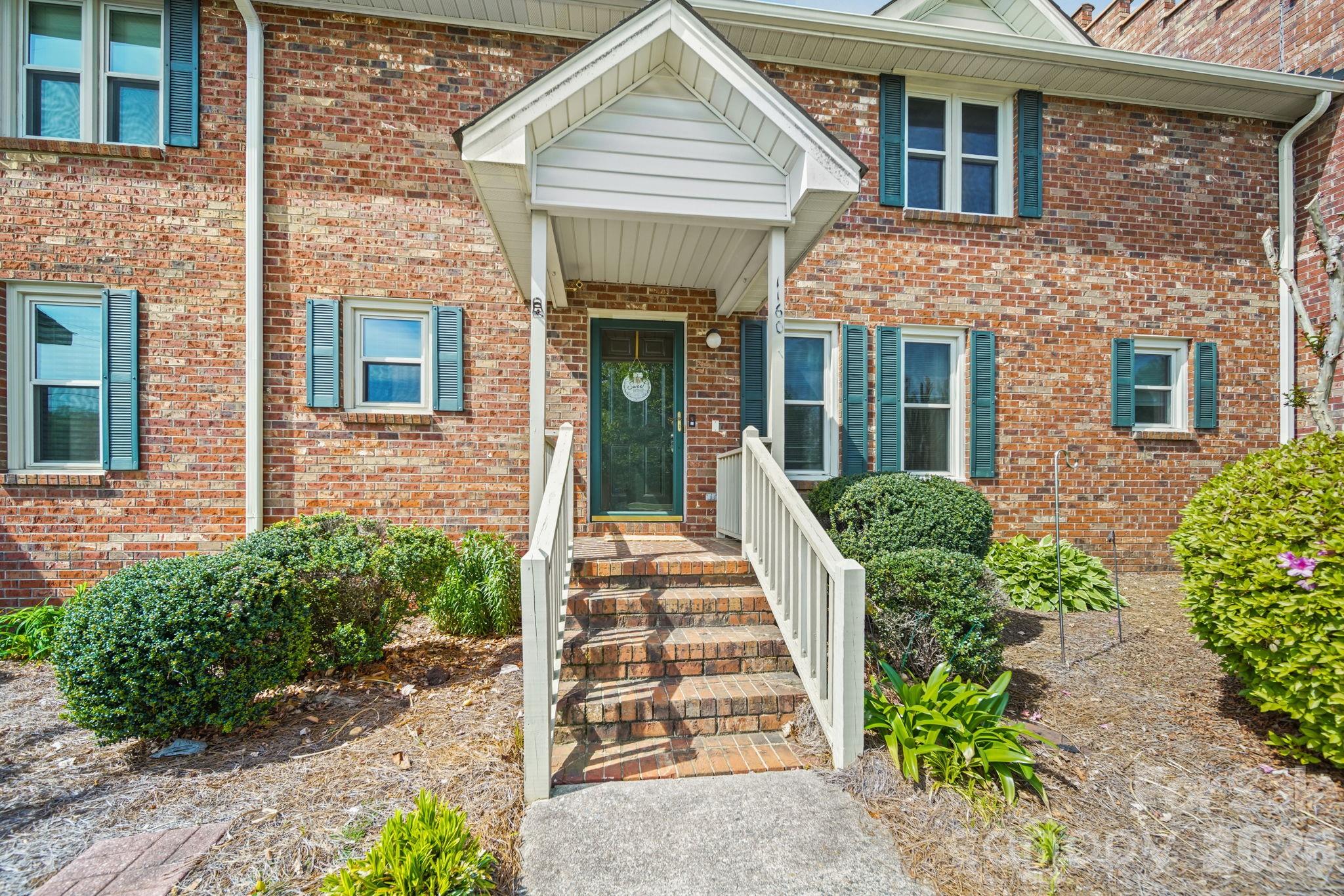 1160 SE Crestmont Drive — Concord