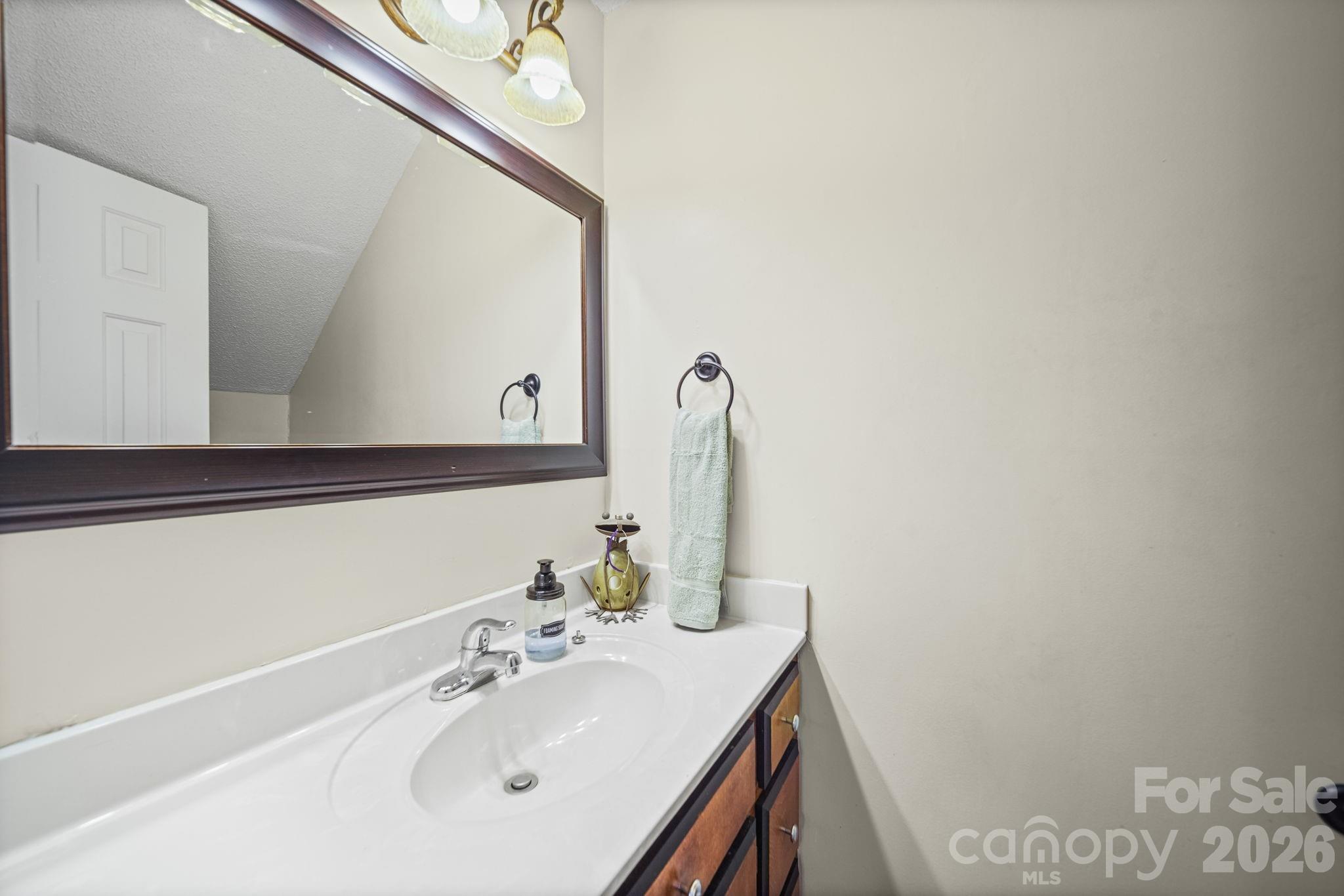 1160 SE Crestmont Drive — Concord