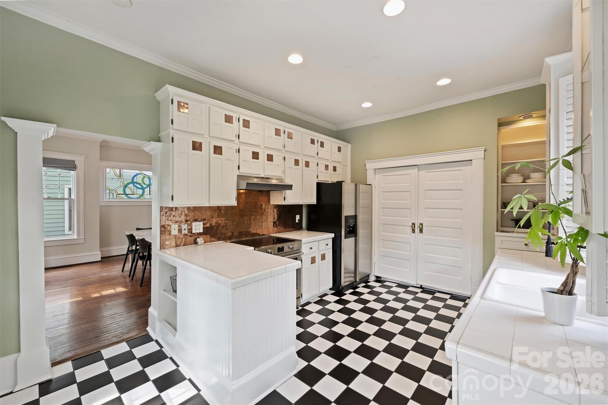 712 Sunnyside Avenue — Charlotte