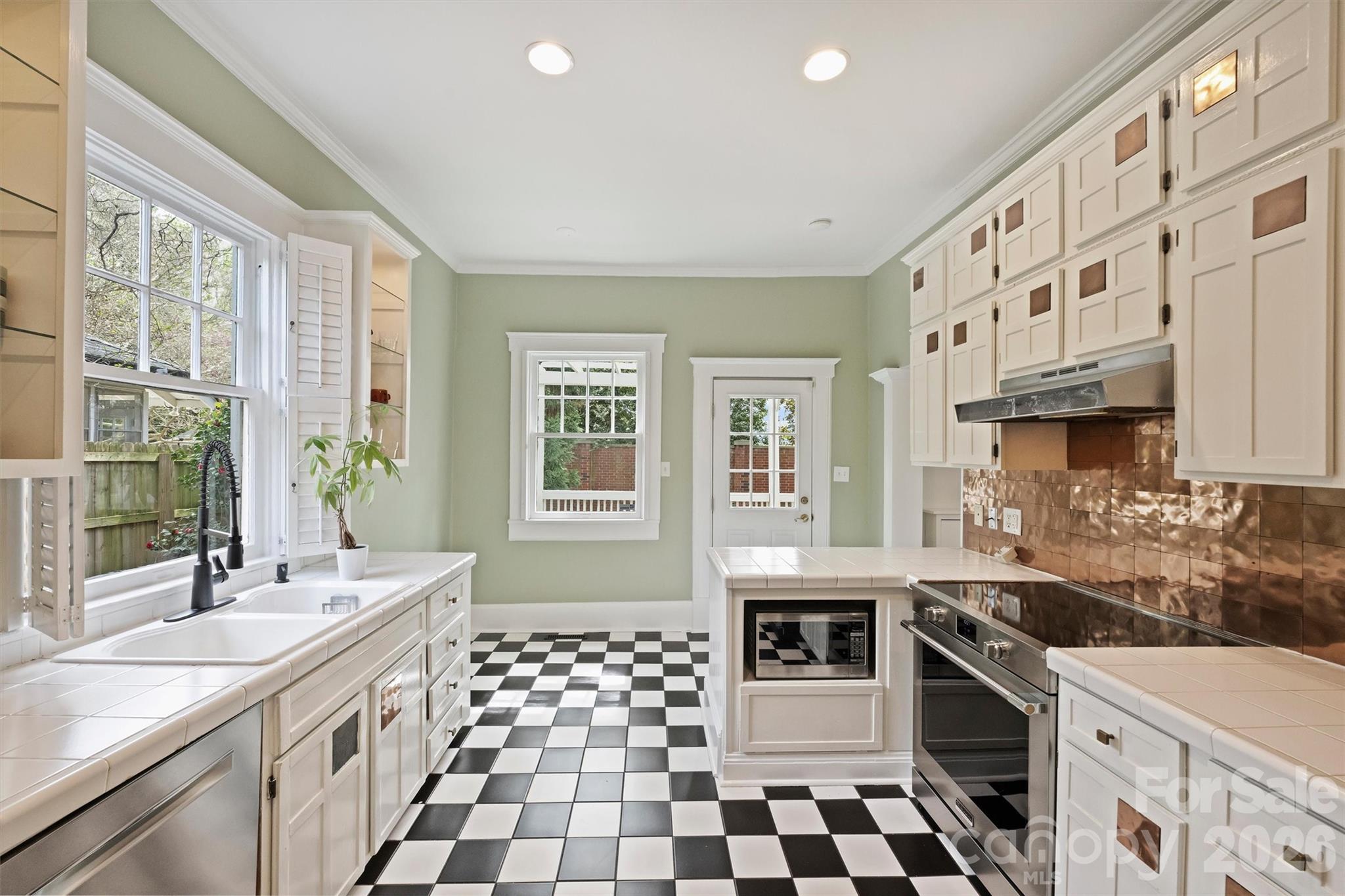 712 Sunnyside Avenue — Charlotte