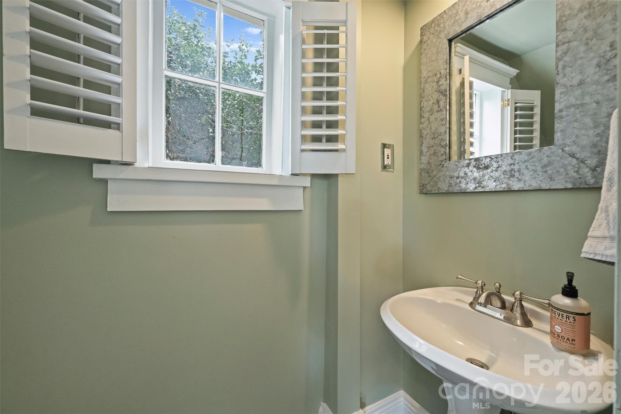 712 Sunnyside Avenue — Charlotte