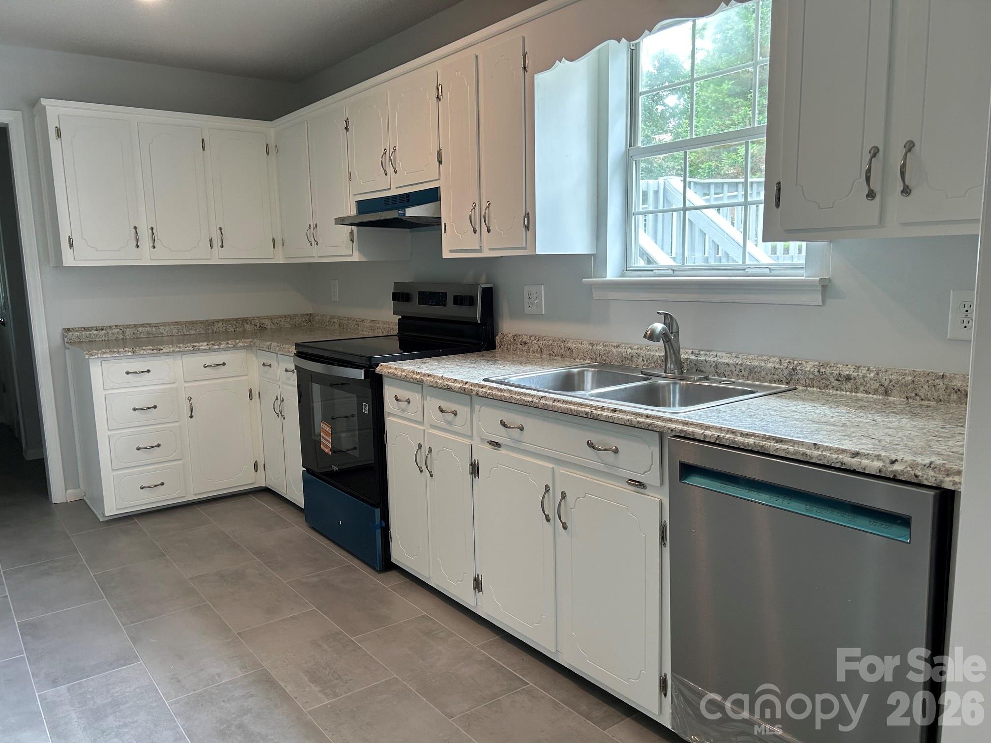 2393 Oxford Circle — Lancaster