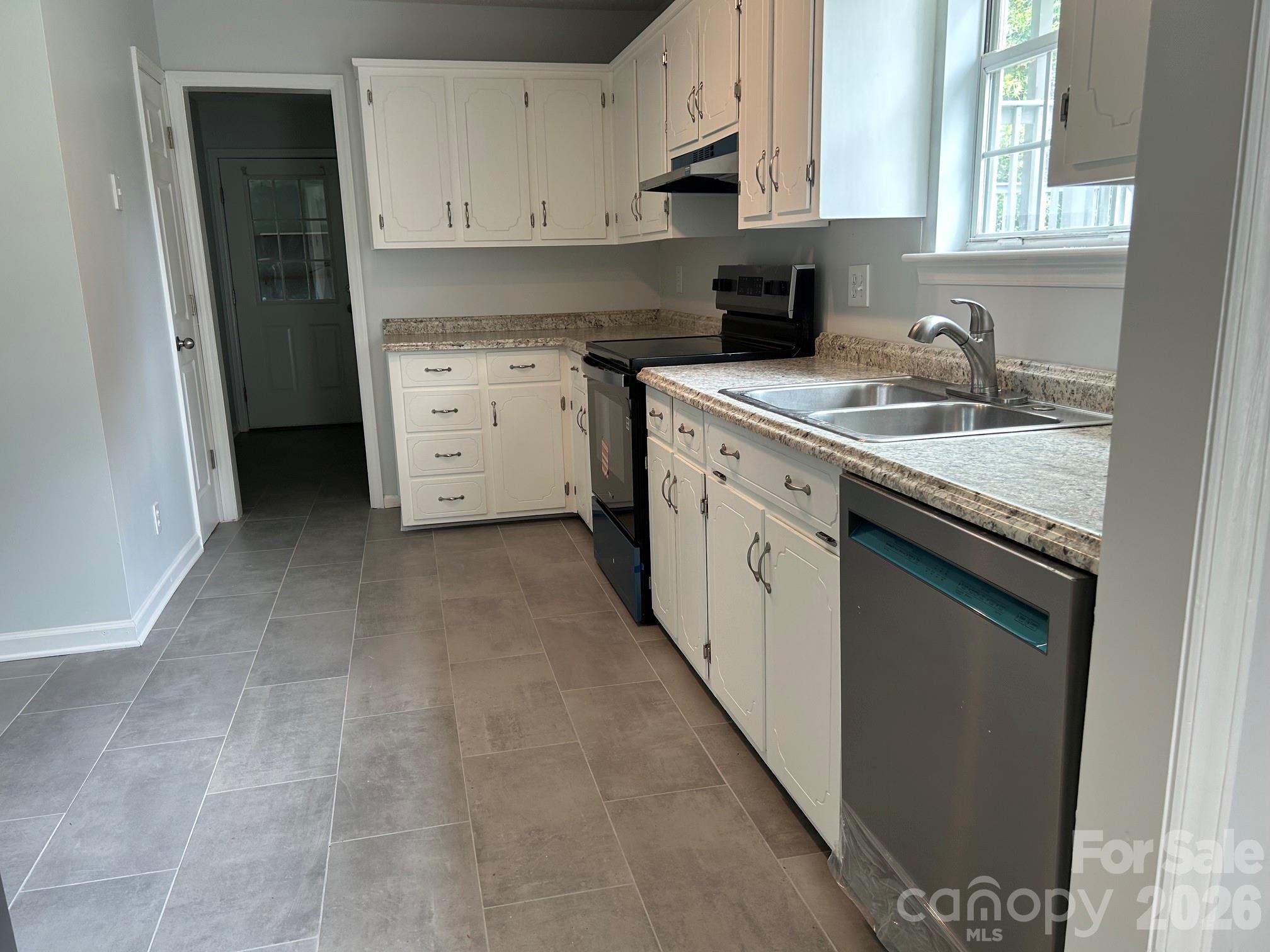 2393 Oxford Circle — Lancaster