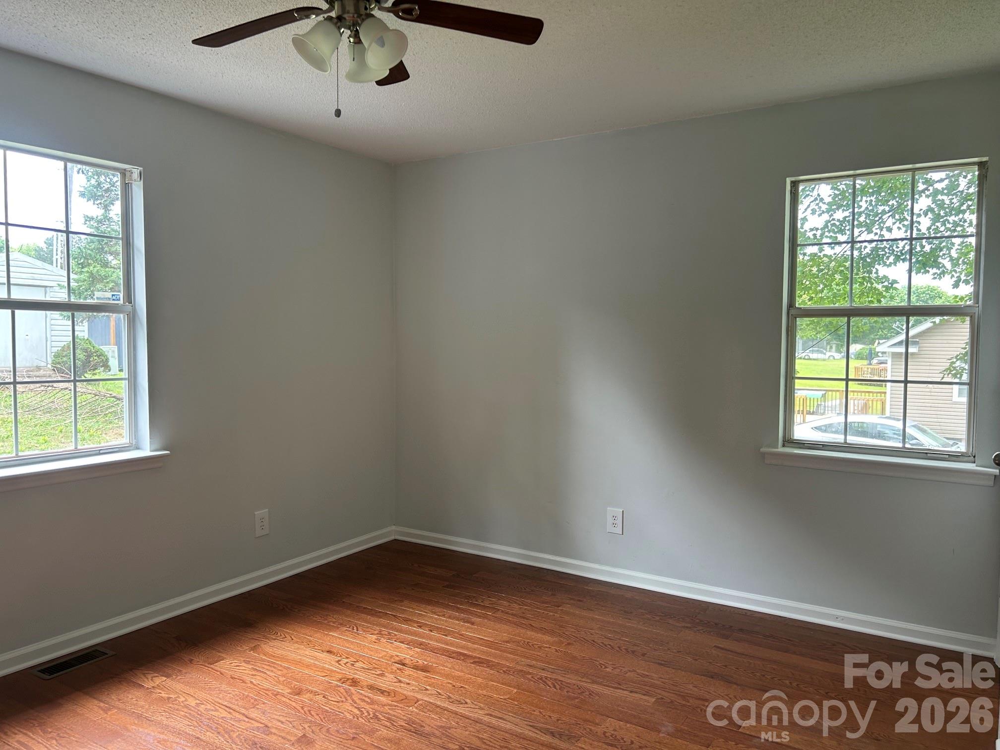 2393 Oxford Circle — Lancaster