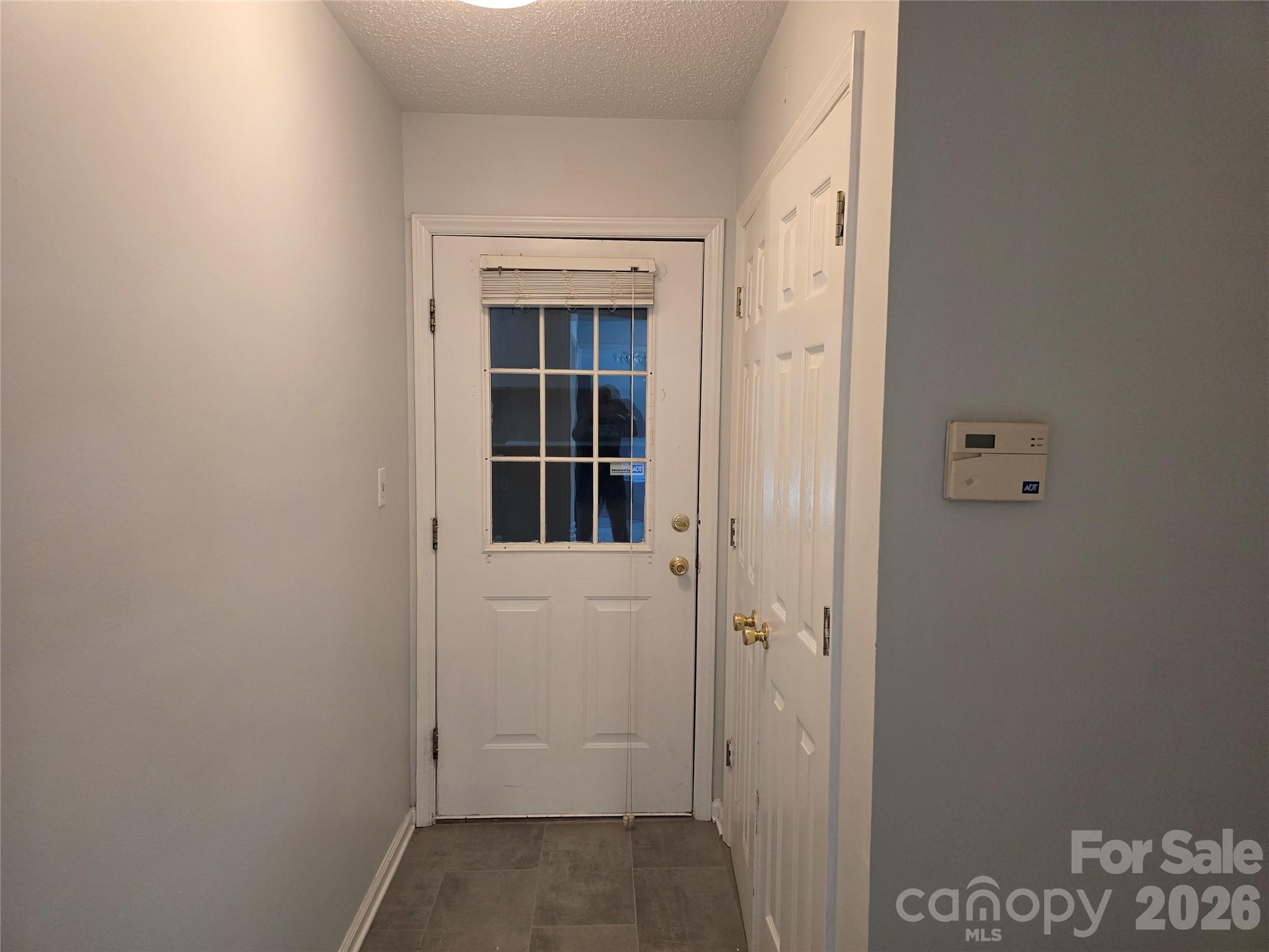 2393 Oxford Circle — Lancaster