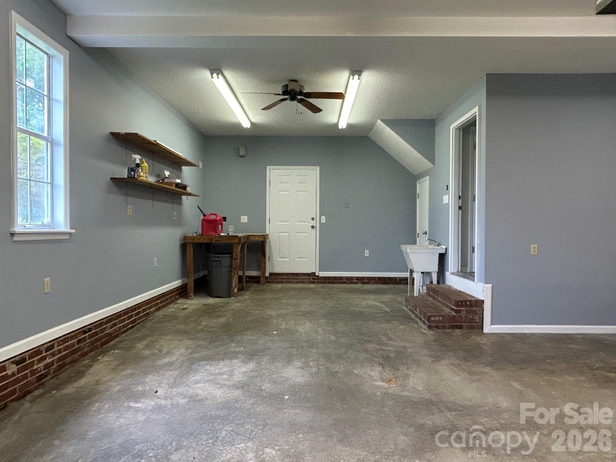 2393 Oxford Circle — Lancaster