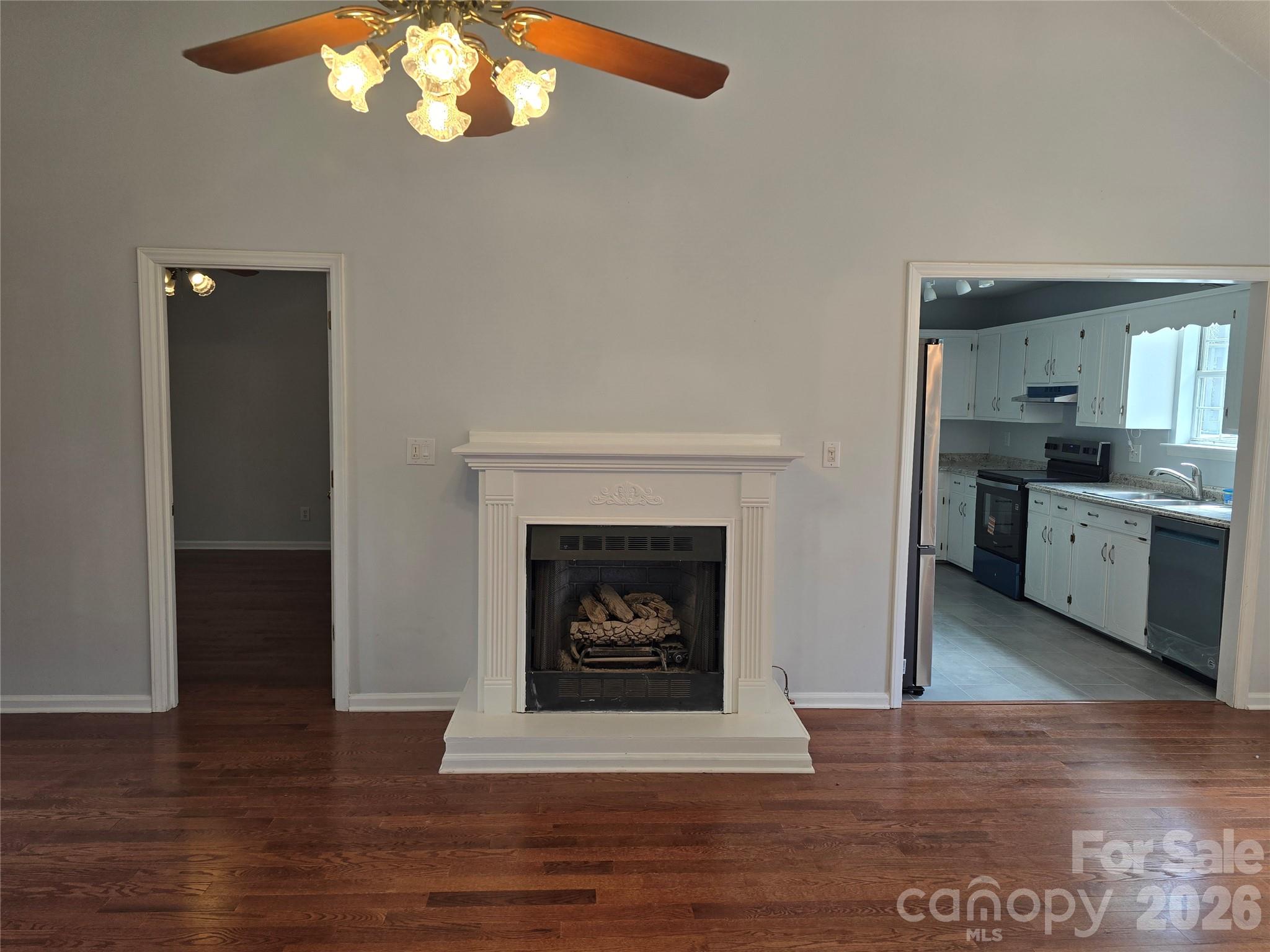 2393 Oxford Circle — Lancaster