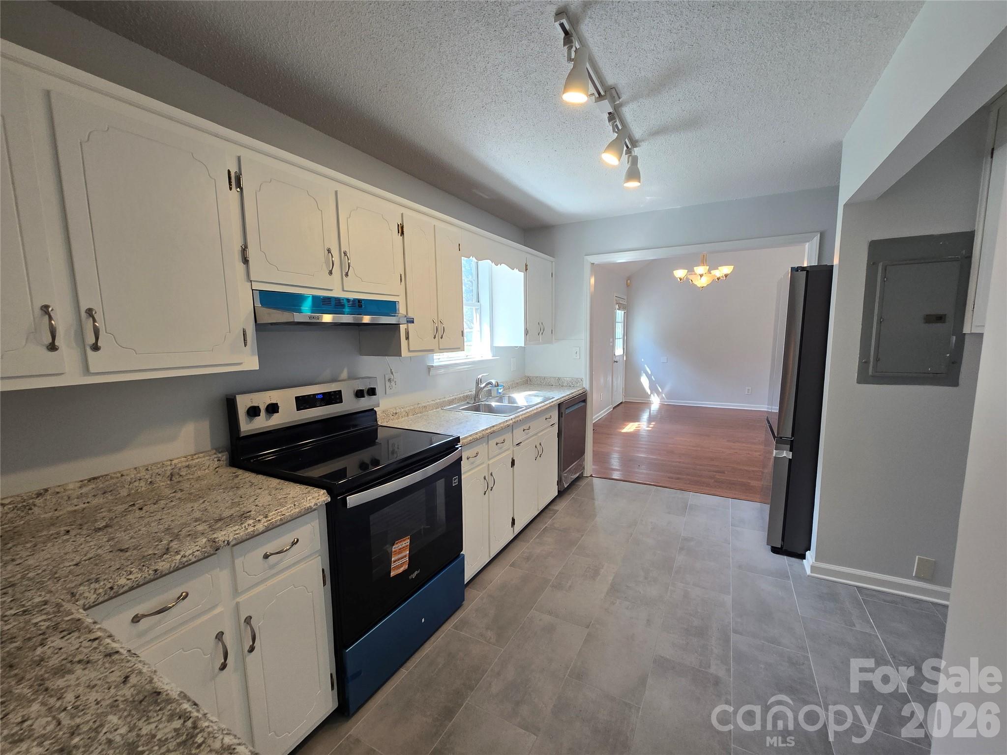 2393 Oxford Circle — Lancaster