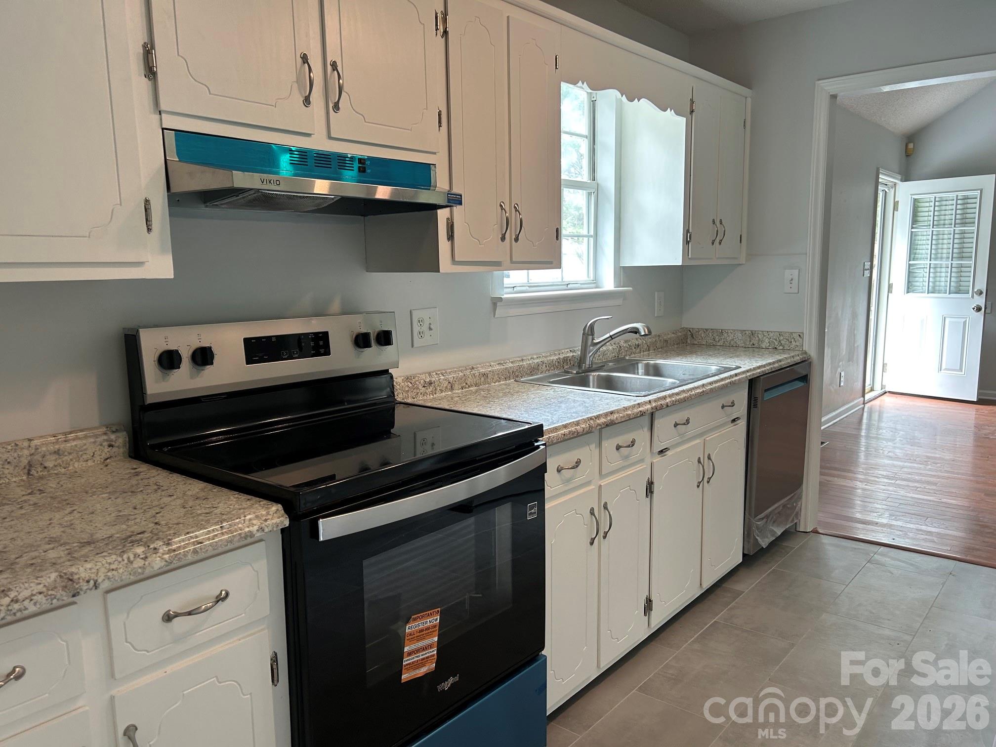 2393 Oxford Circle — Lancaster