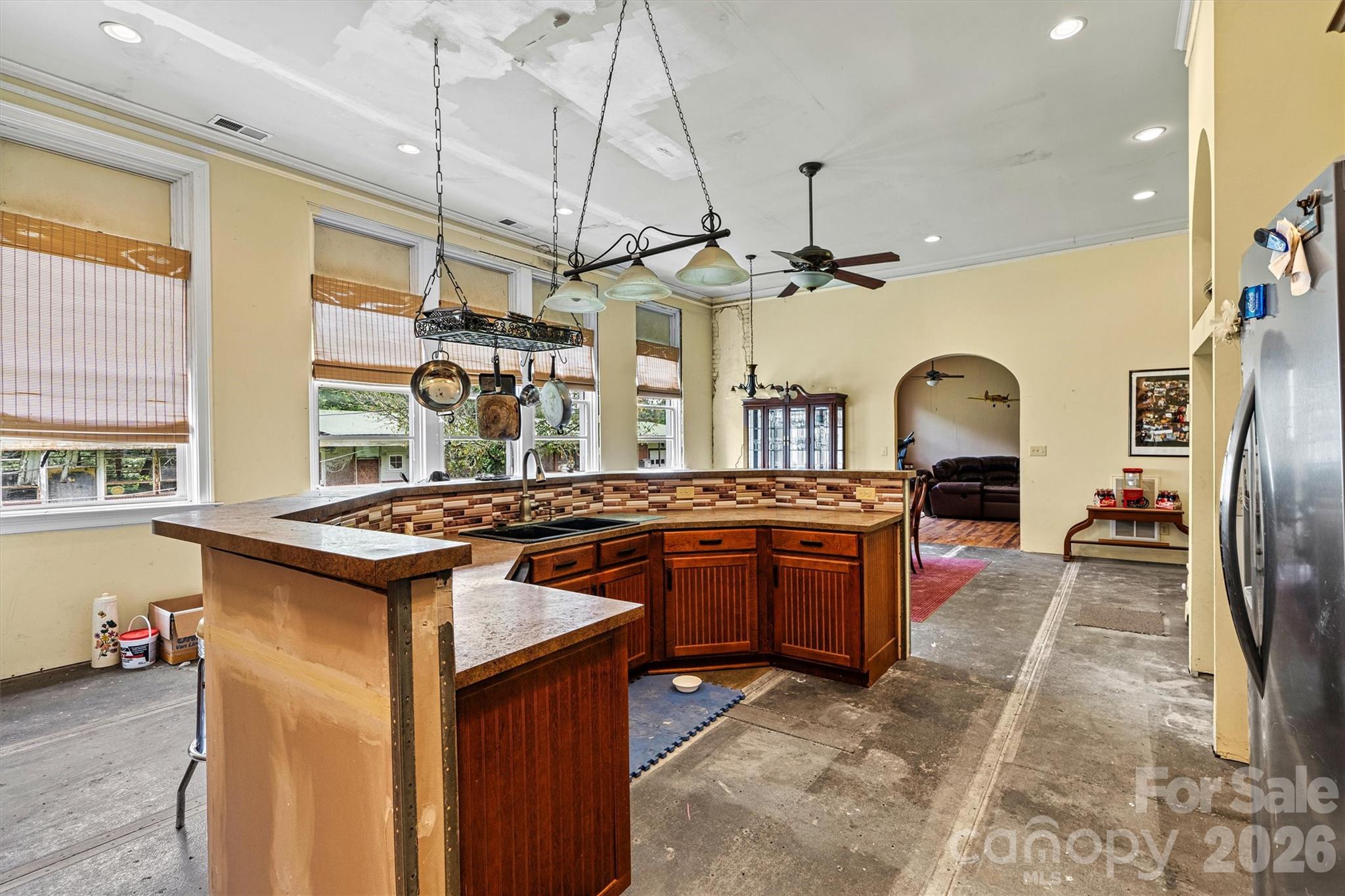 1318 Ostwalt Amity Road — Cleveland