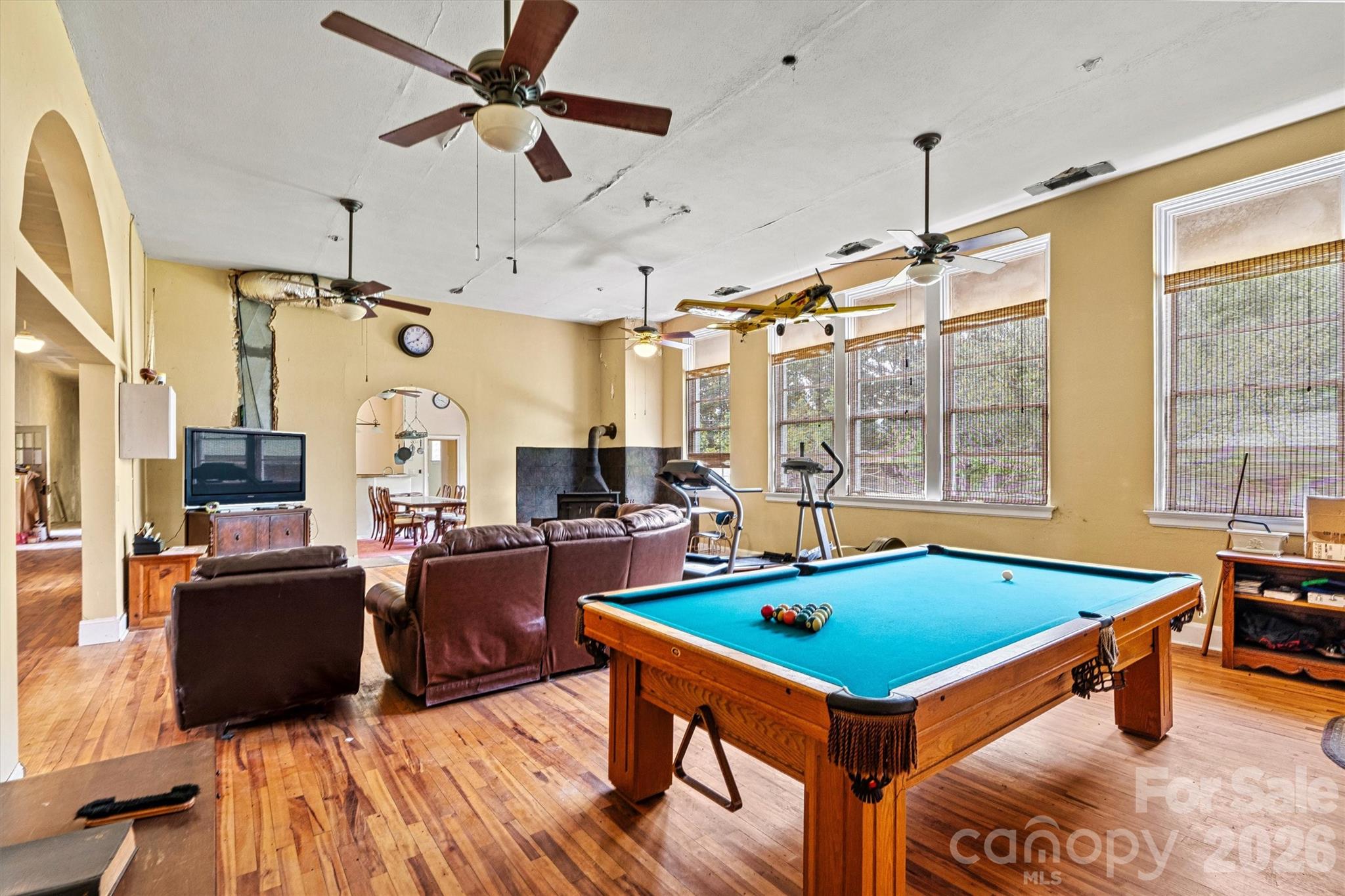 1318 Ostwalt Amity Road — Cleveland