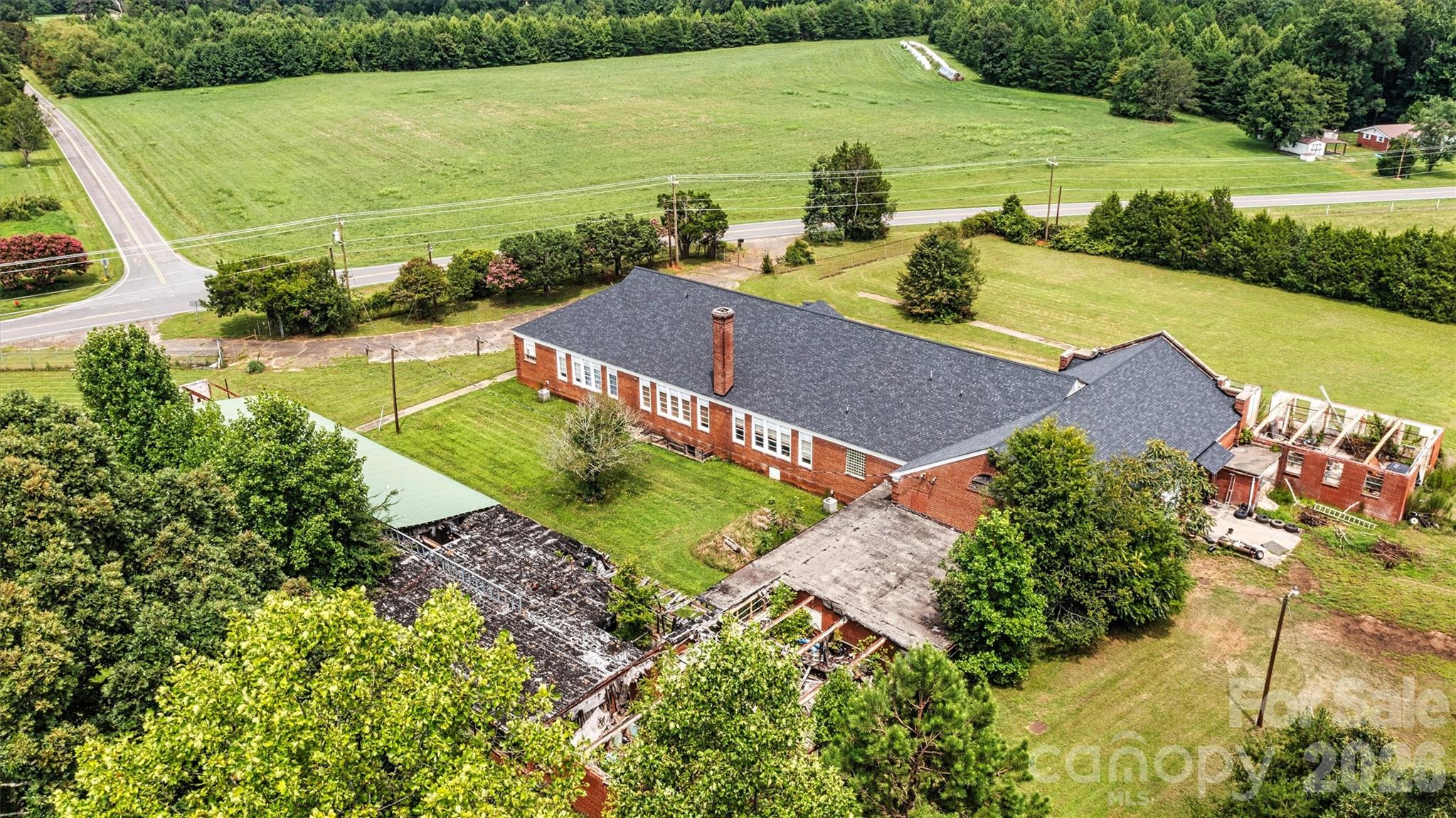 1318 Ostwalt Amity Road — Cleveland