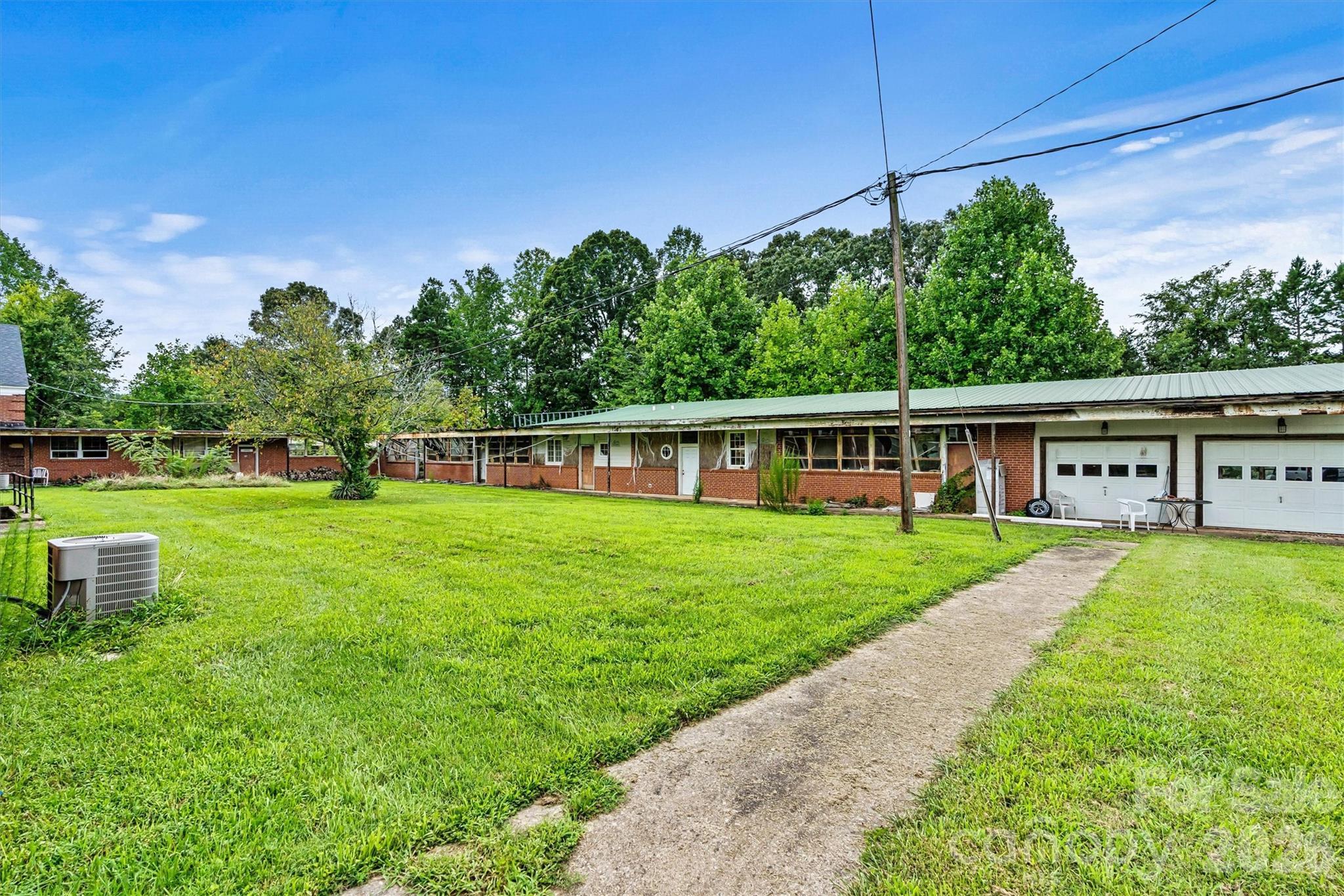 1318 Ostwalt Amity Road — Cleveland