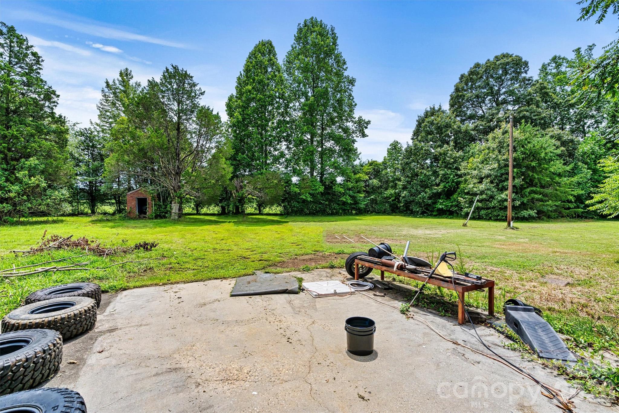 1318 Ostwalt Amity Road — Cleveland
