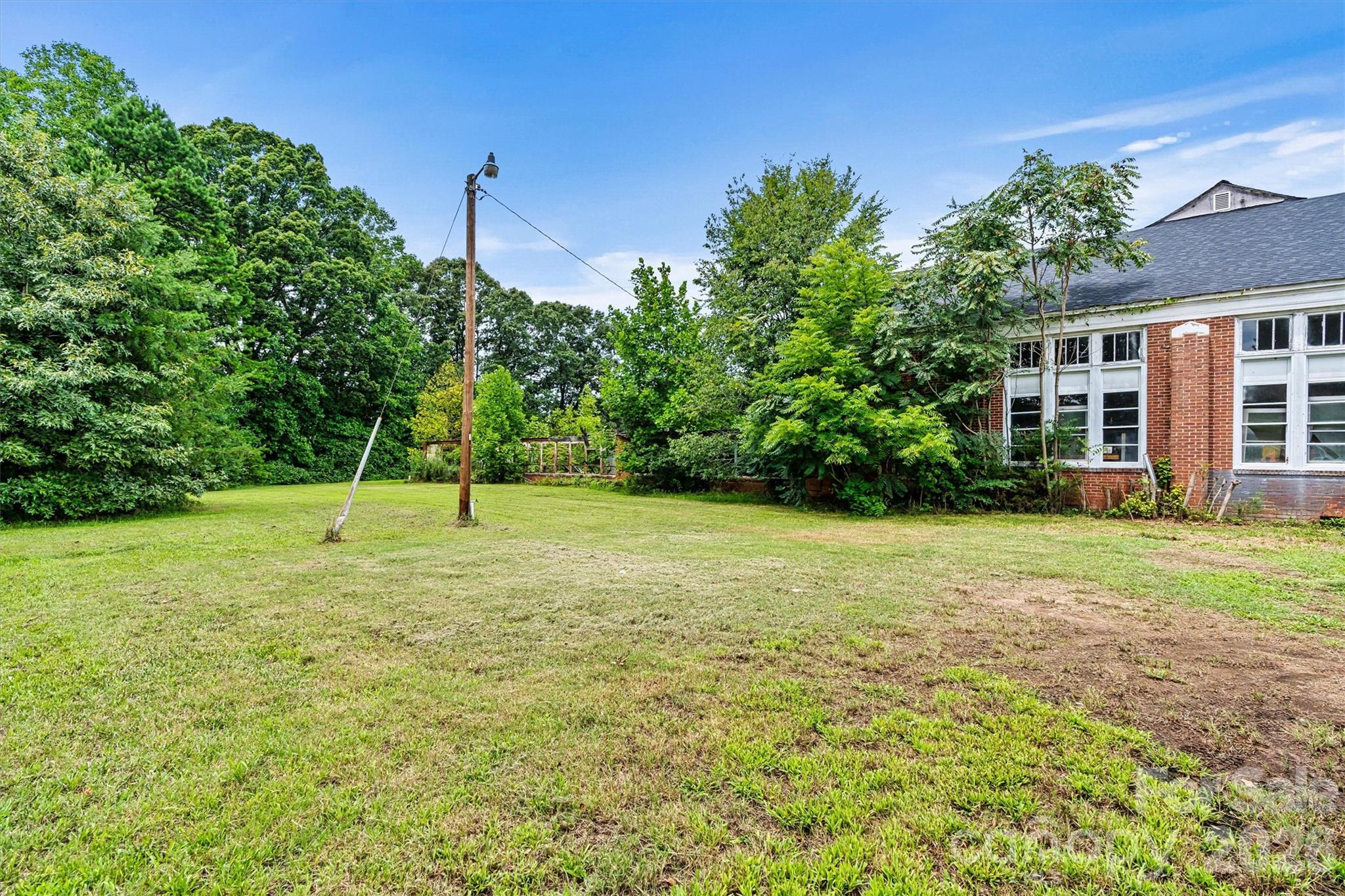 1318 Ostwalt Amity Road — Cleveland