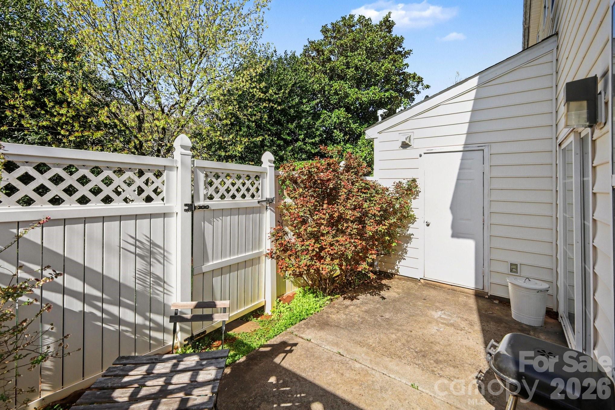 8411 Chaceview Court — Charlotte