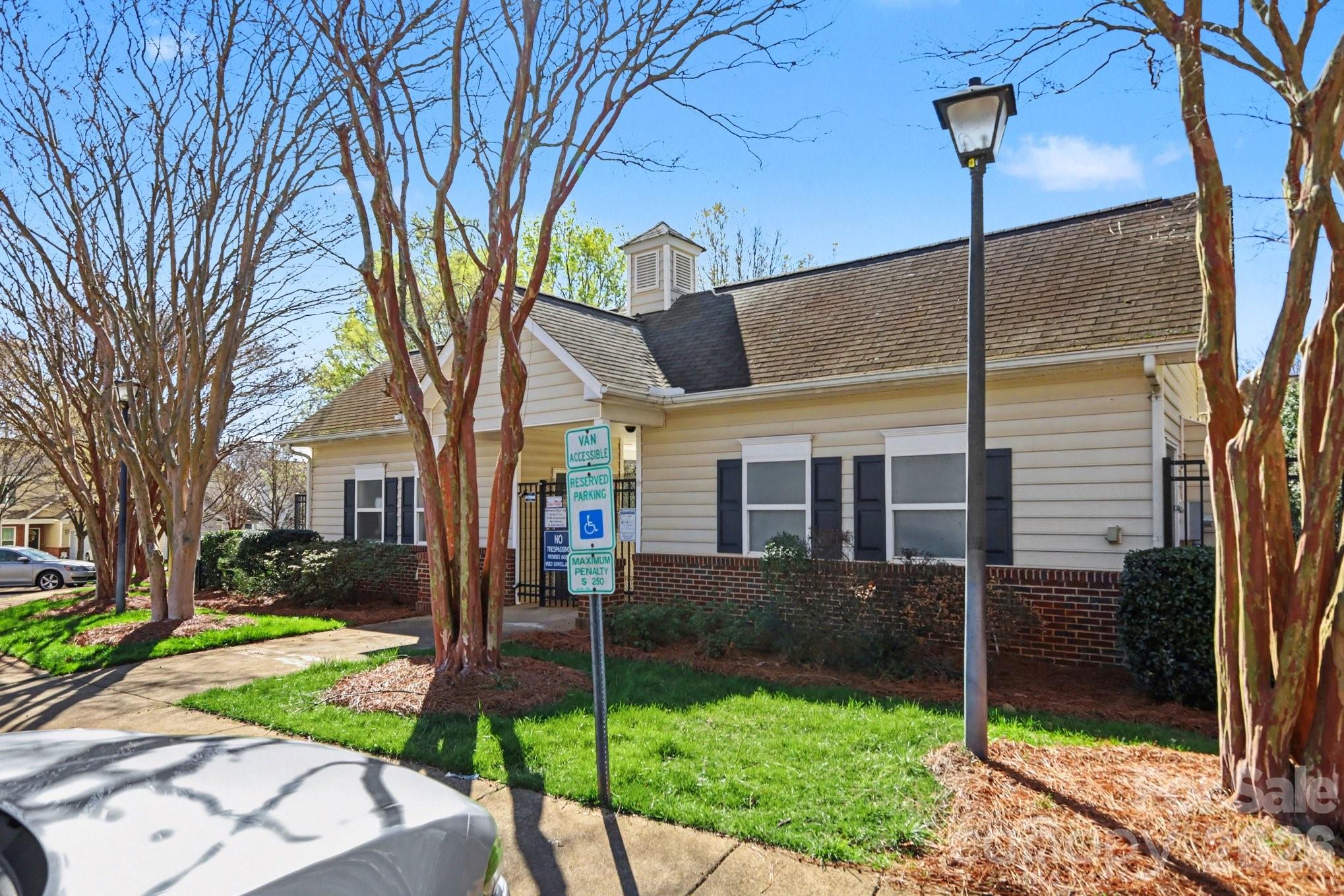 8411 Chaceview Court — Charlotte