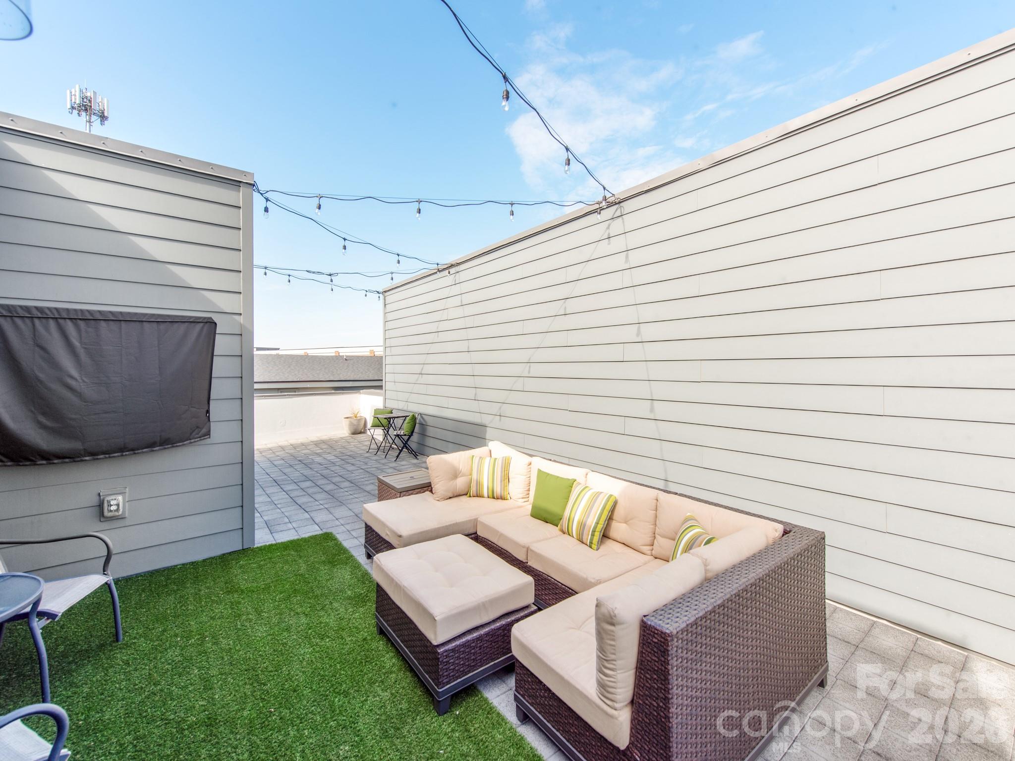 436 Southend Crossing Lane — Charlotte