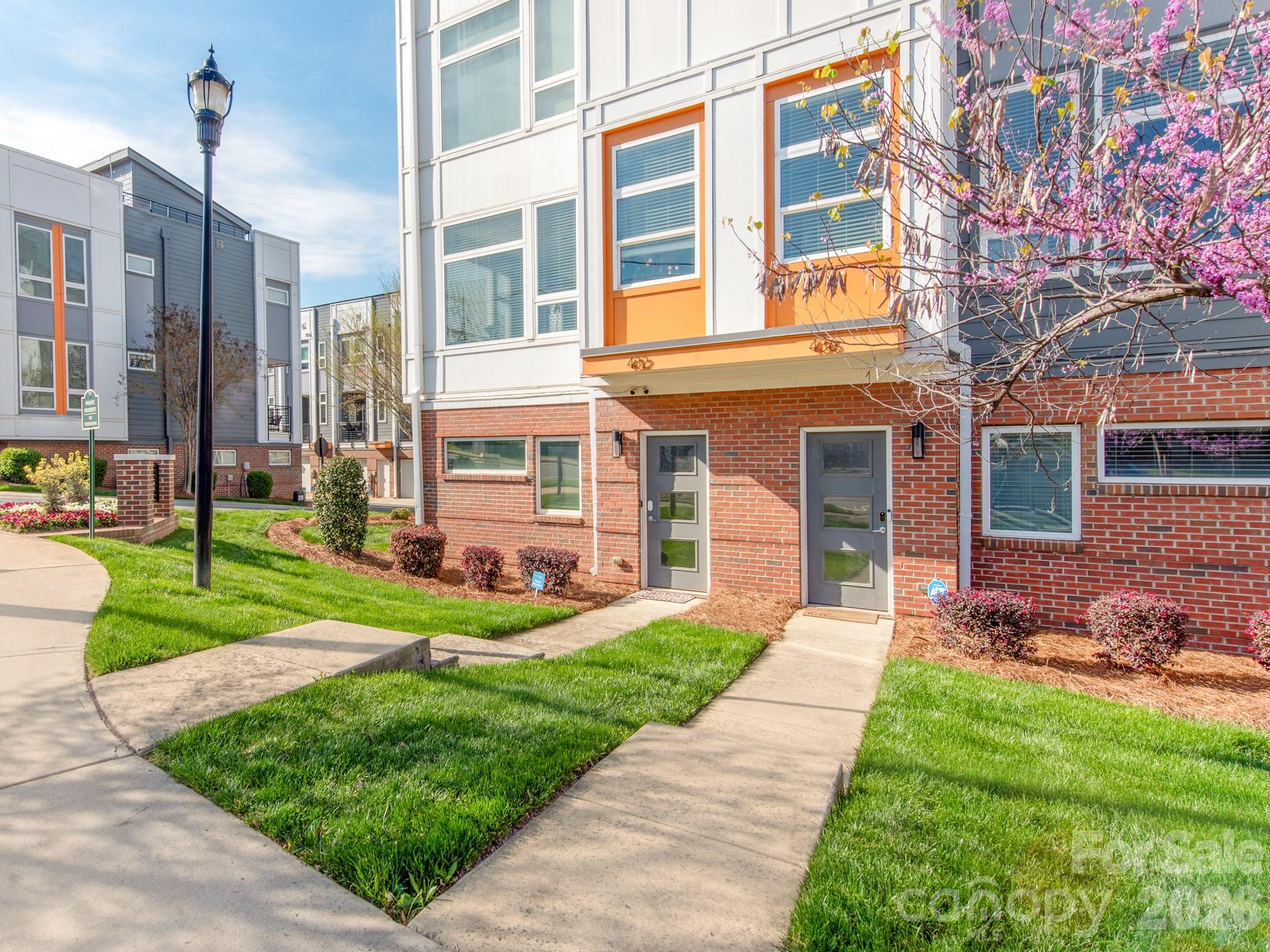 436 Southend Crossing Lane — Charlotte