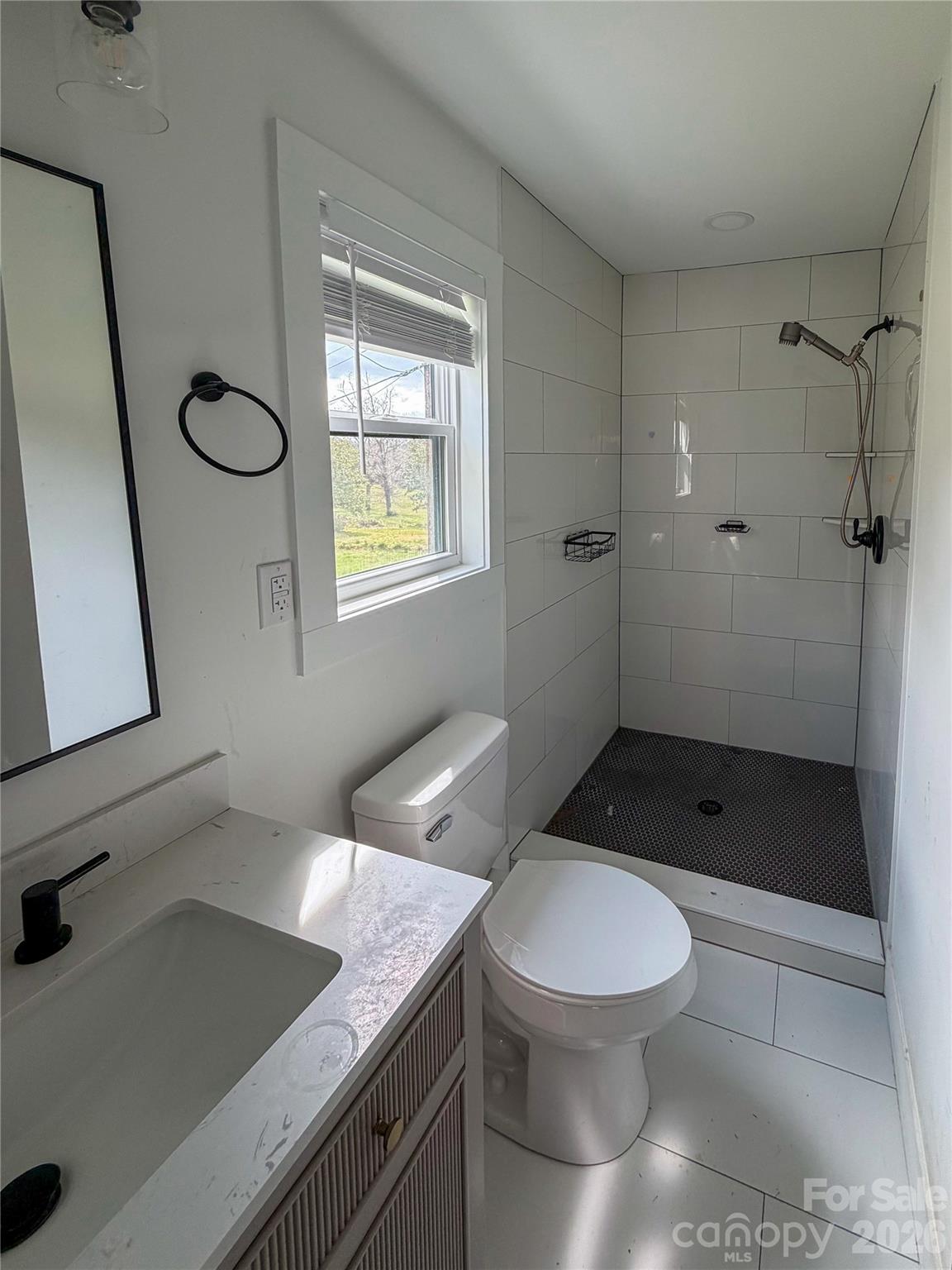 979 Howard Gap Road — Tryon