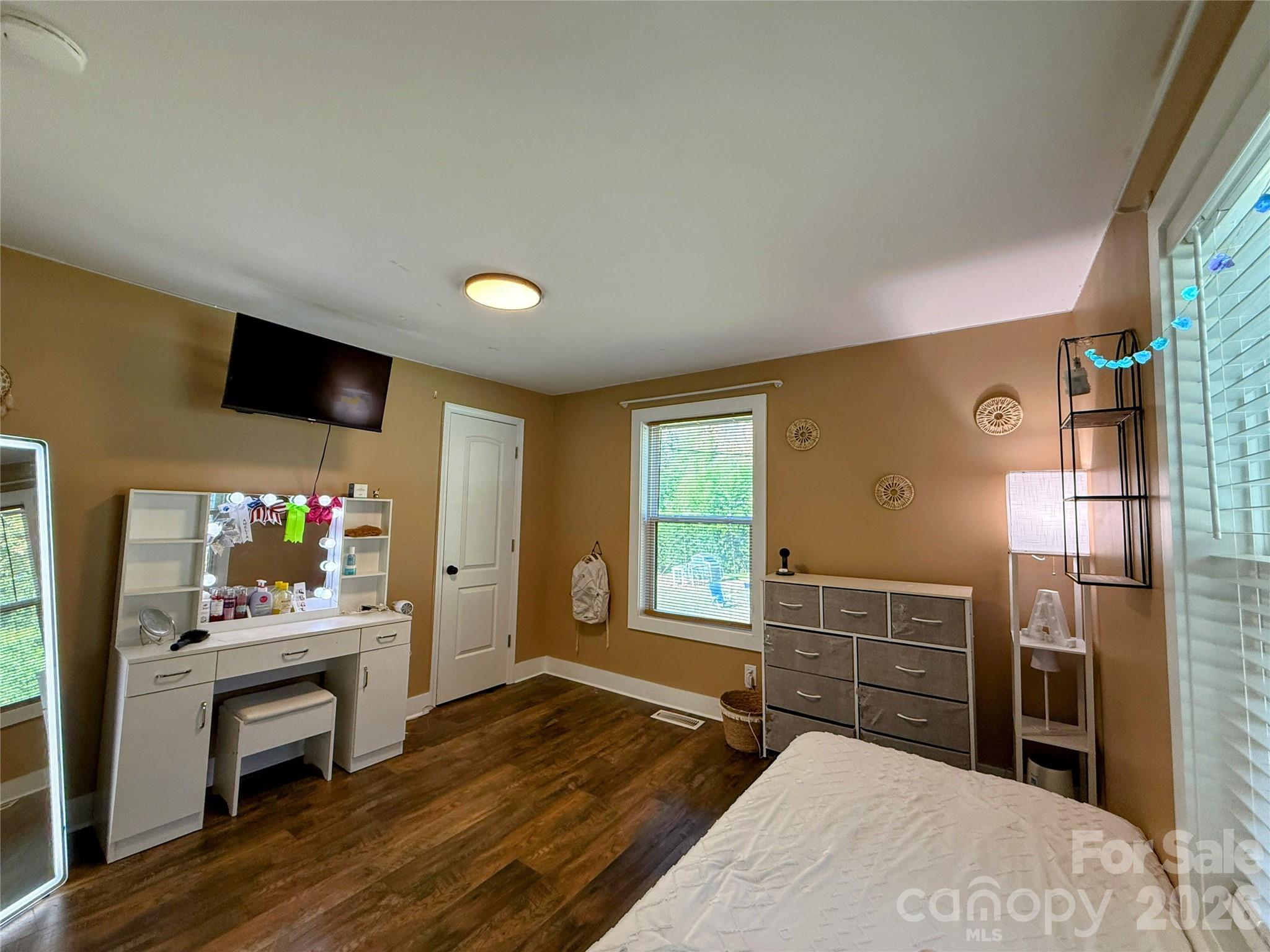 979 Howard Gap Road — Tryon