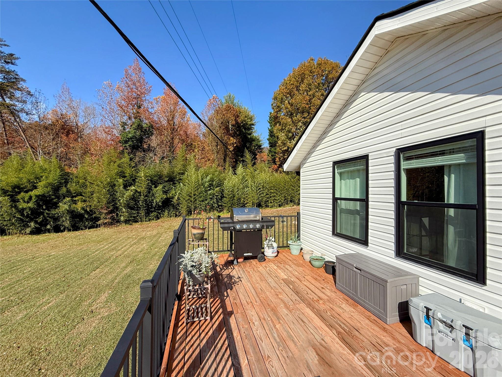979 Howard Gap Road — Tryon